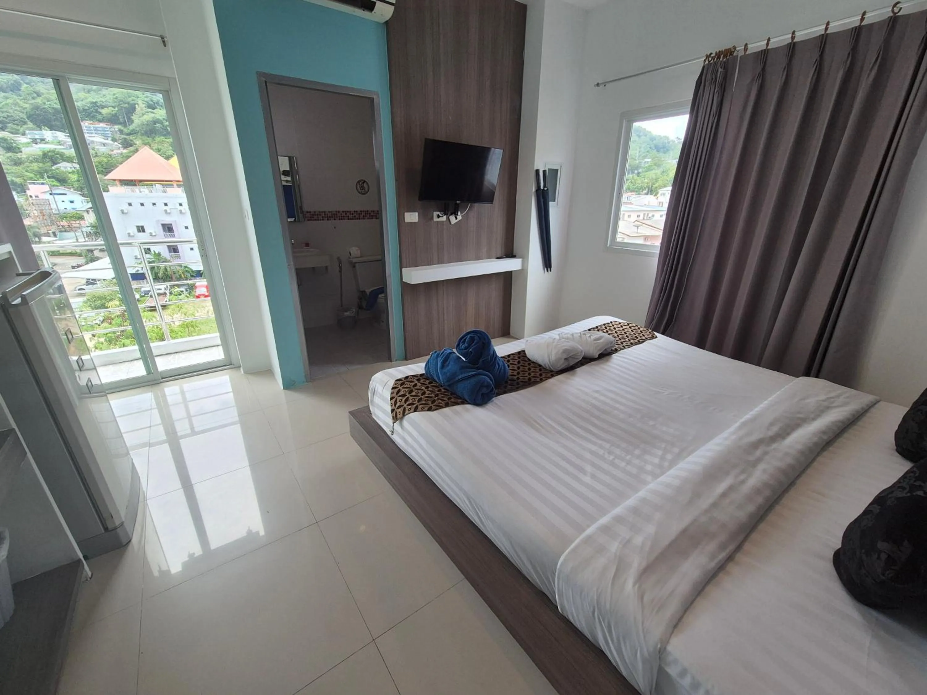 Photo of the whole room, Bed in Hotel The Journey Patong New