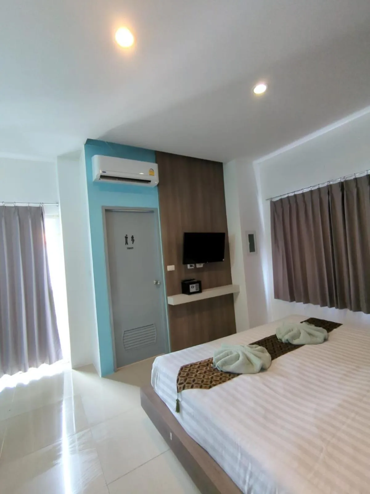 Bedroom, Bed in Hotel The Journey Patong New