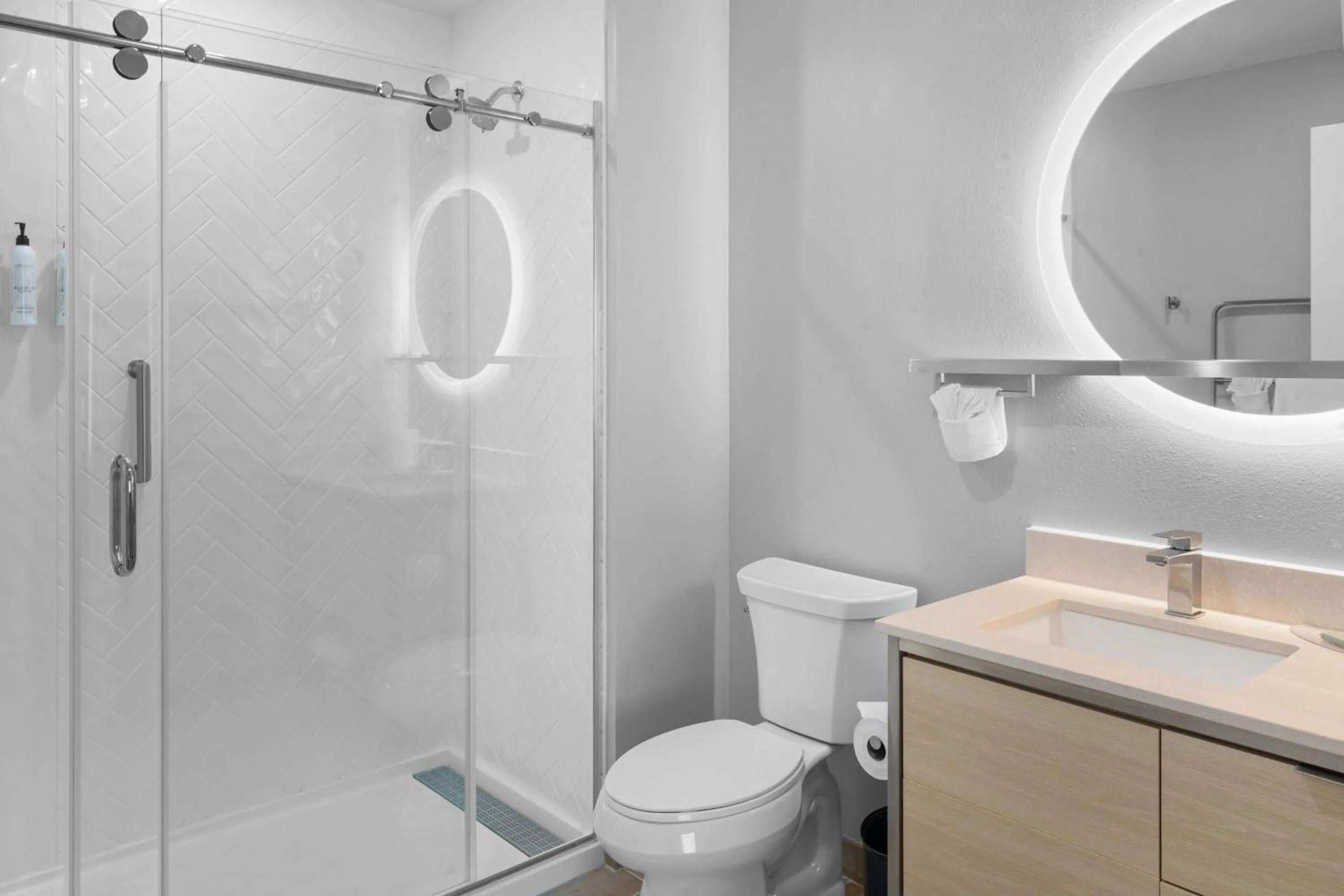 Bathroom in TownePlace Suites Jacksonville Airport