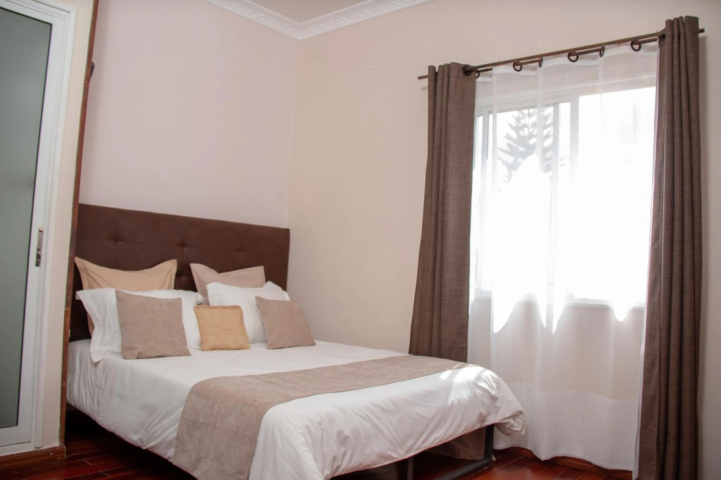 Bedroom, Bed in Hôtel Les 12 Collines, Ivato Aéroport