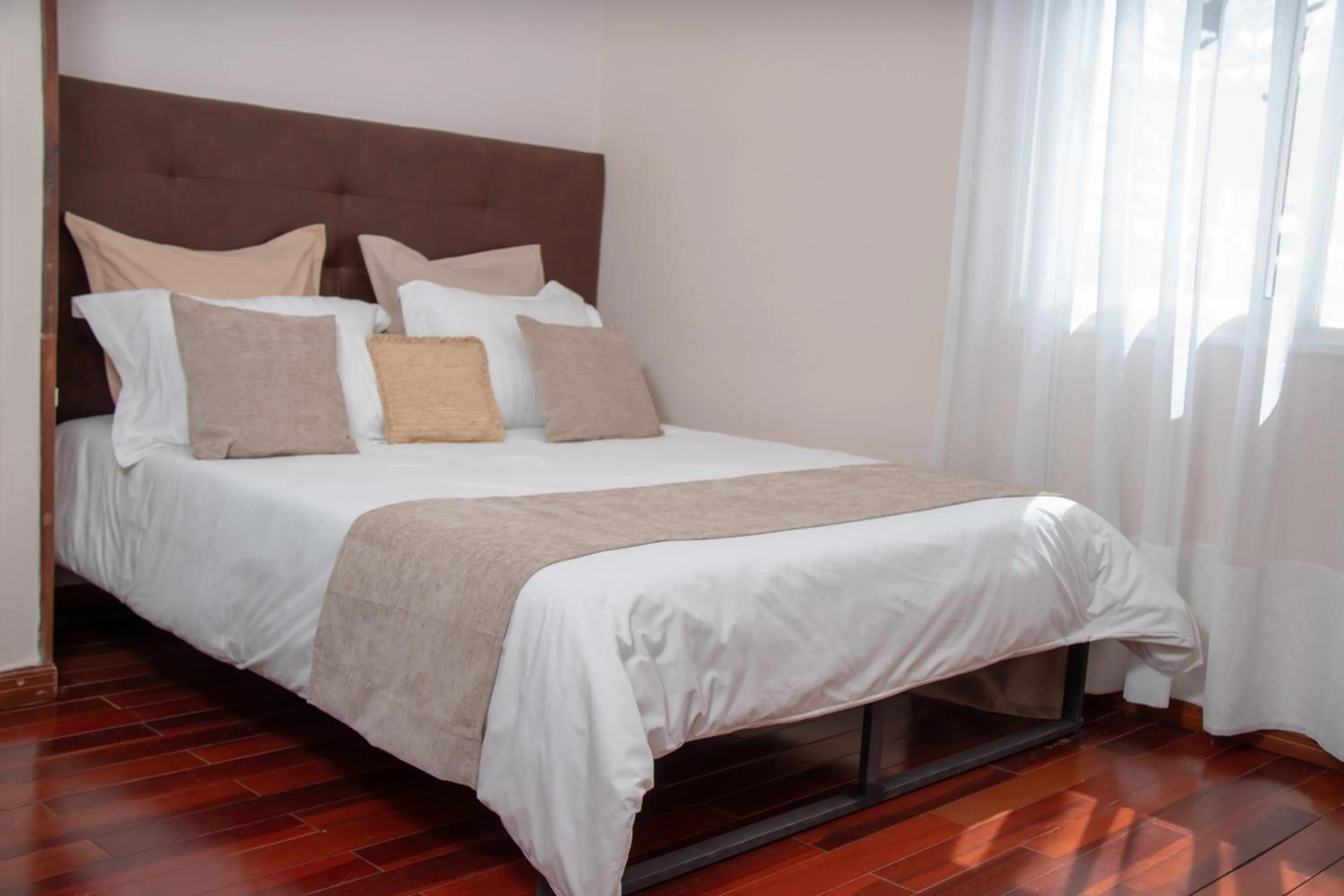 Bedroom, Bed in Hôtel Les 12 Collines, Ivato Aéroport