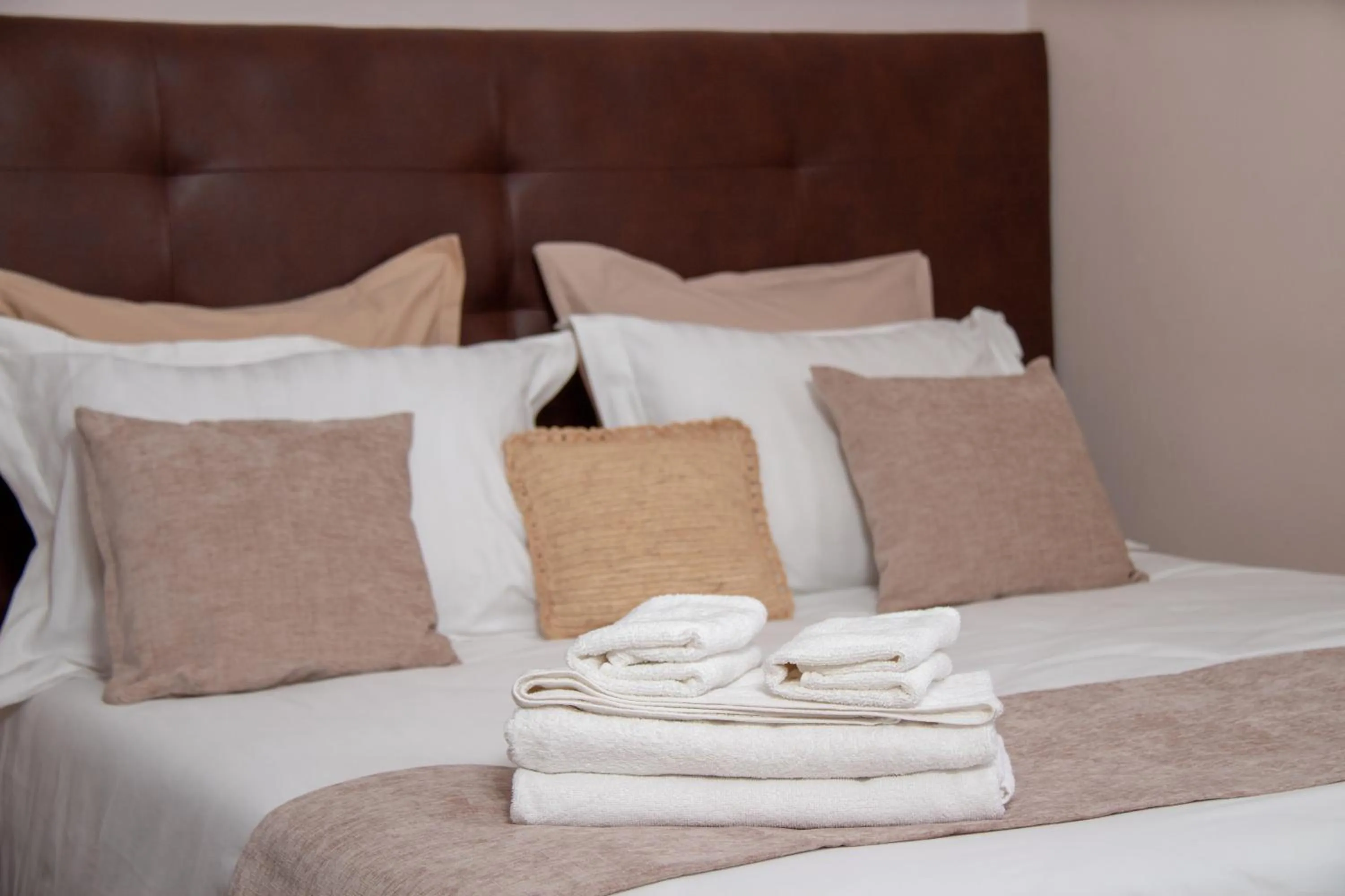 Bedroom, Bed in Hôtel Les 12 Collines, Ivato Aéroport