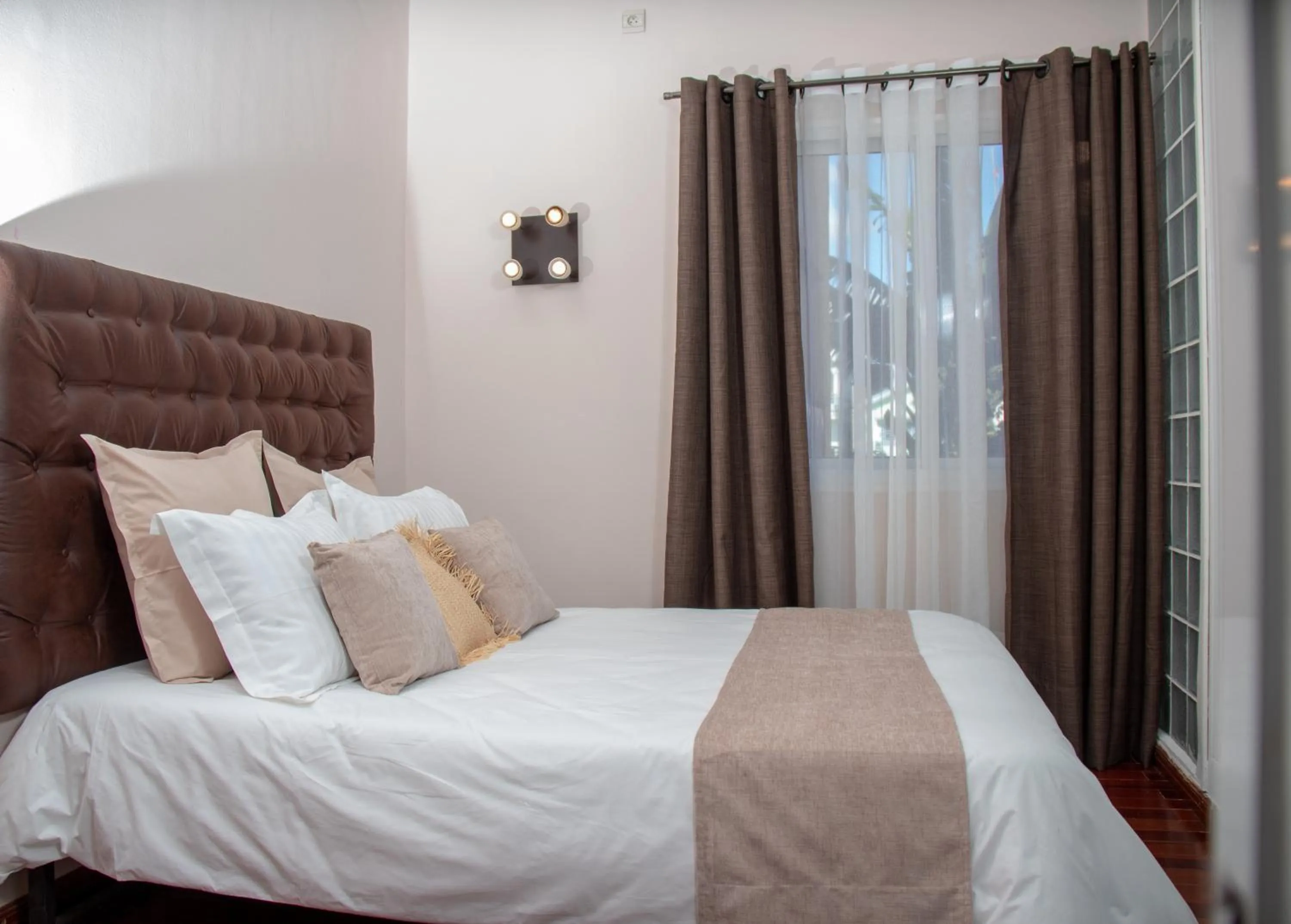 Bedroom, Bed in Hôtel Les 12 Collines, Ivato Aéroport