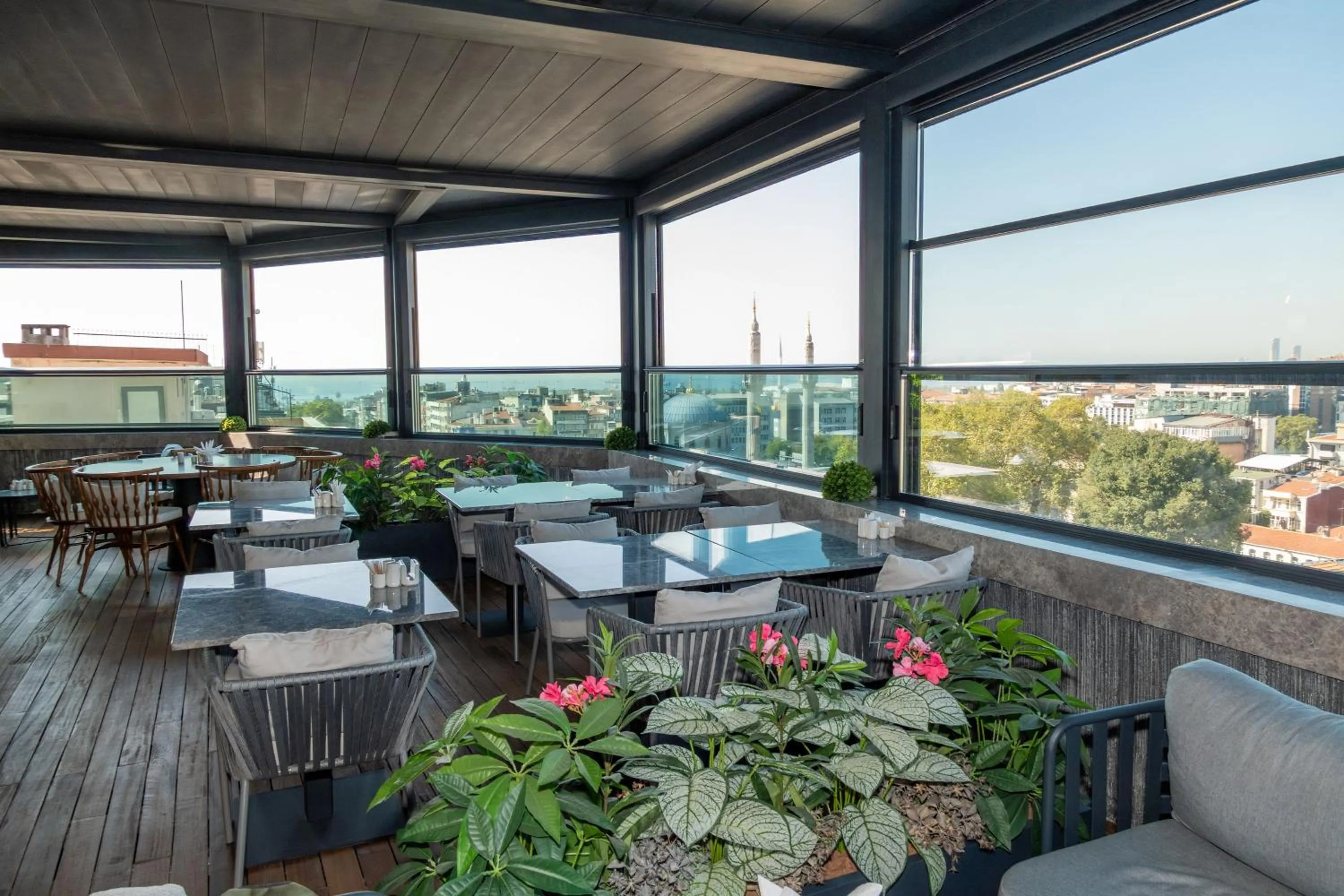 Restaurant/places to eat in Baver Hotel