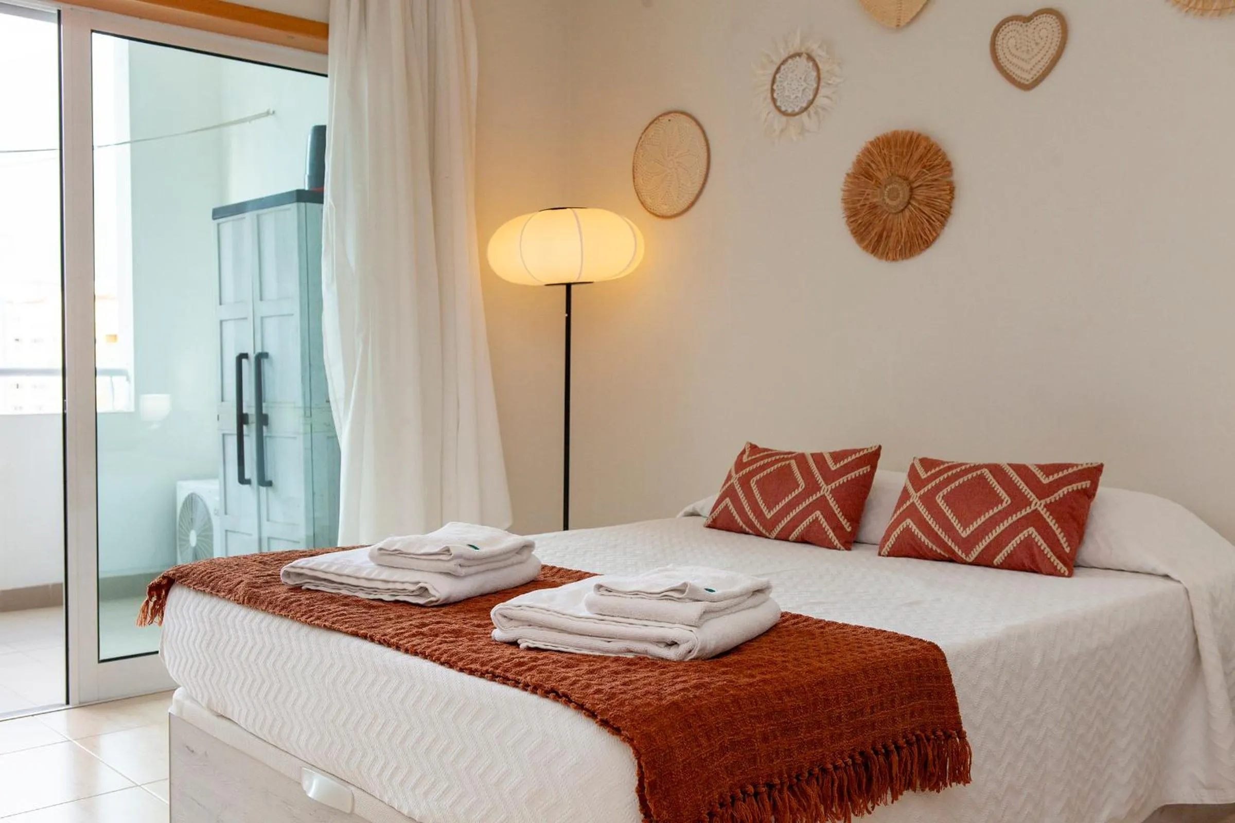 Bed in B44 - Alto do Quintao Central Apartment