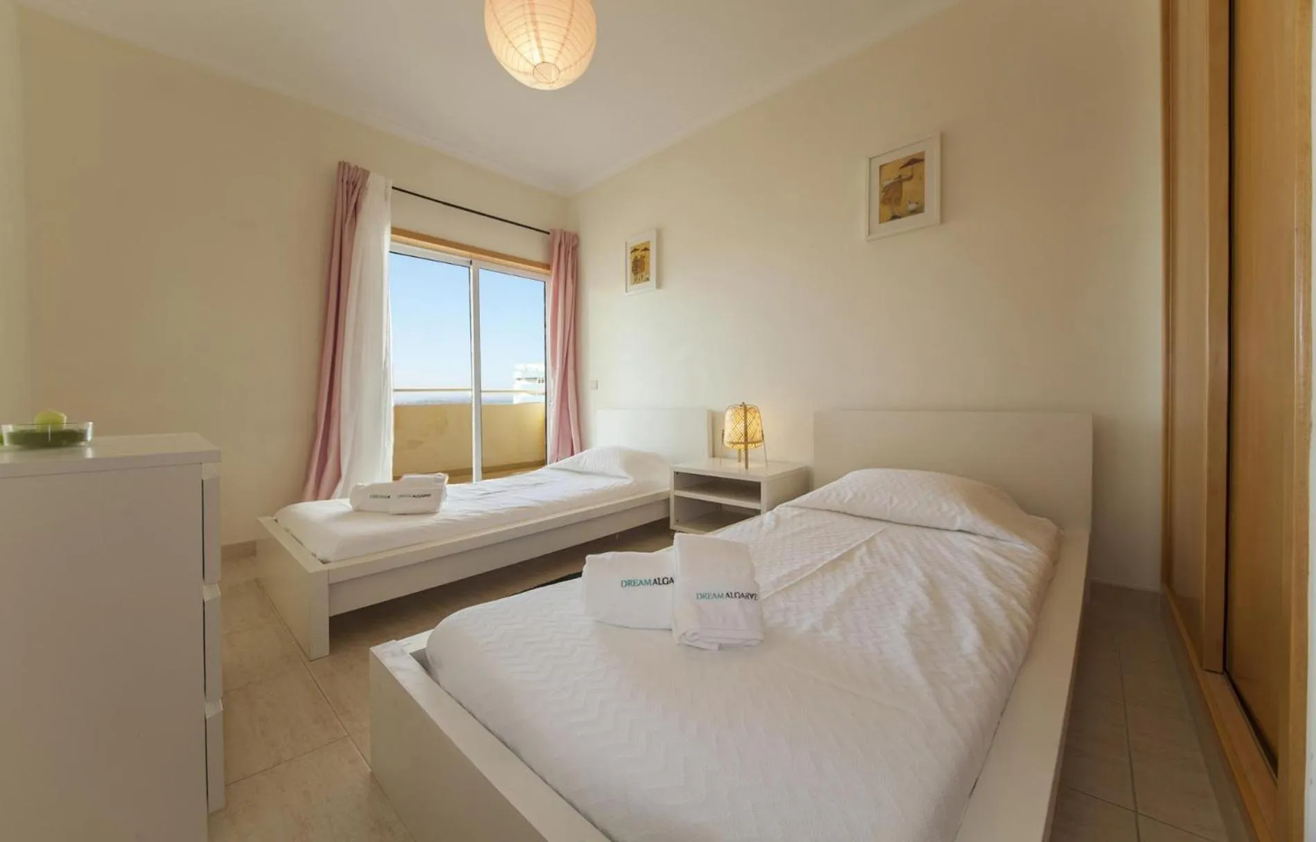 Floor plan, Bed in B44 - Alto do Quintao Central Apartment