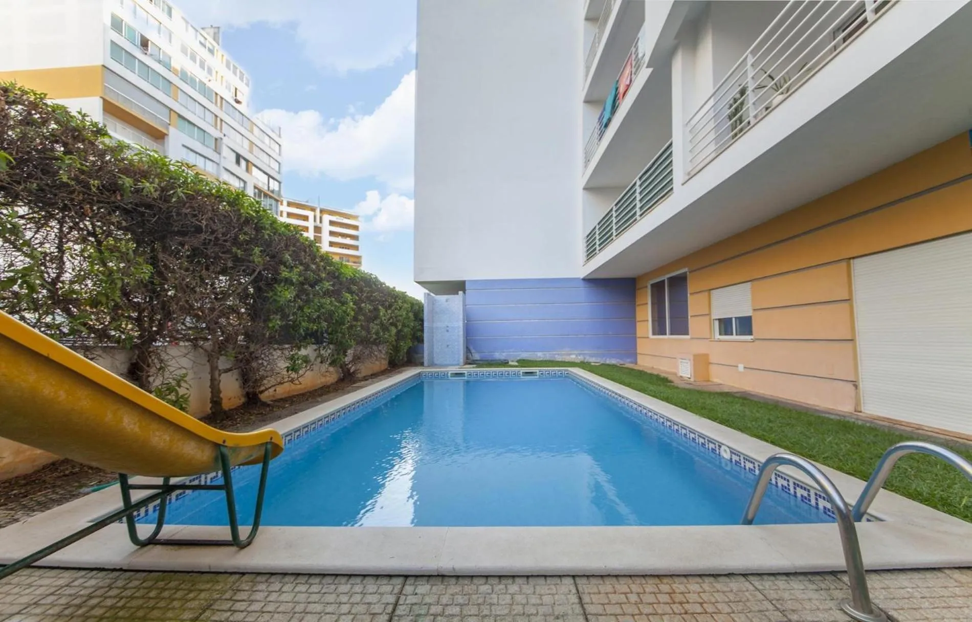 Floor plan in B44 - Alto do Quintao Central Apartment