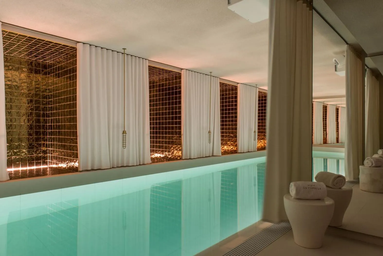 Swimming pool in Brach Madrid - Evok Collection