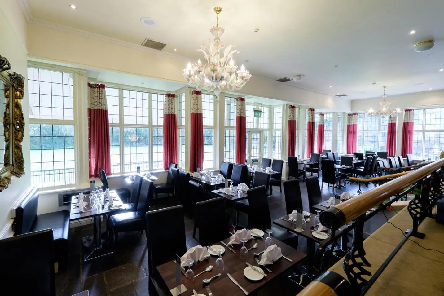 Restaurant/places to eat in Westone Manor Hotel