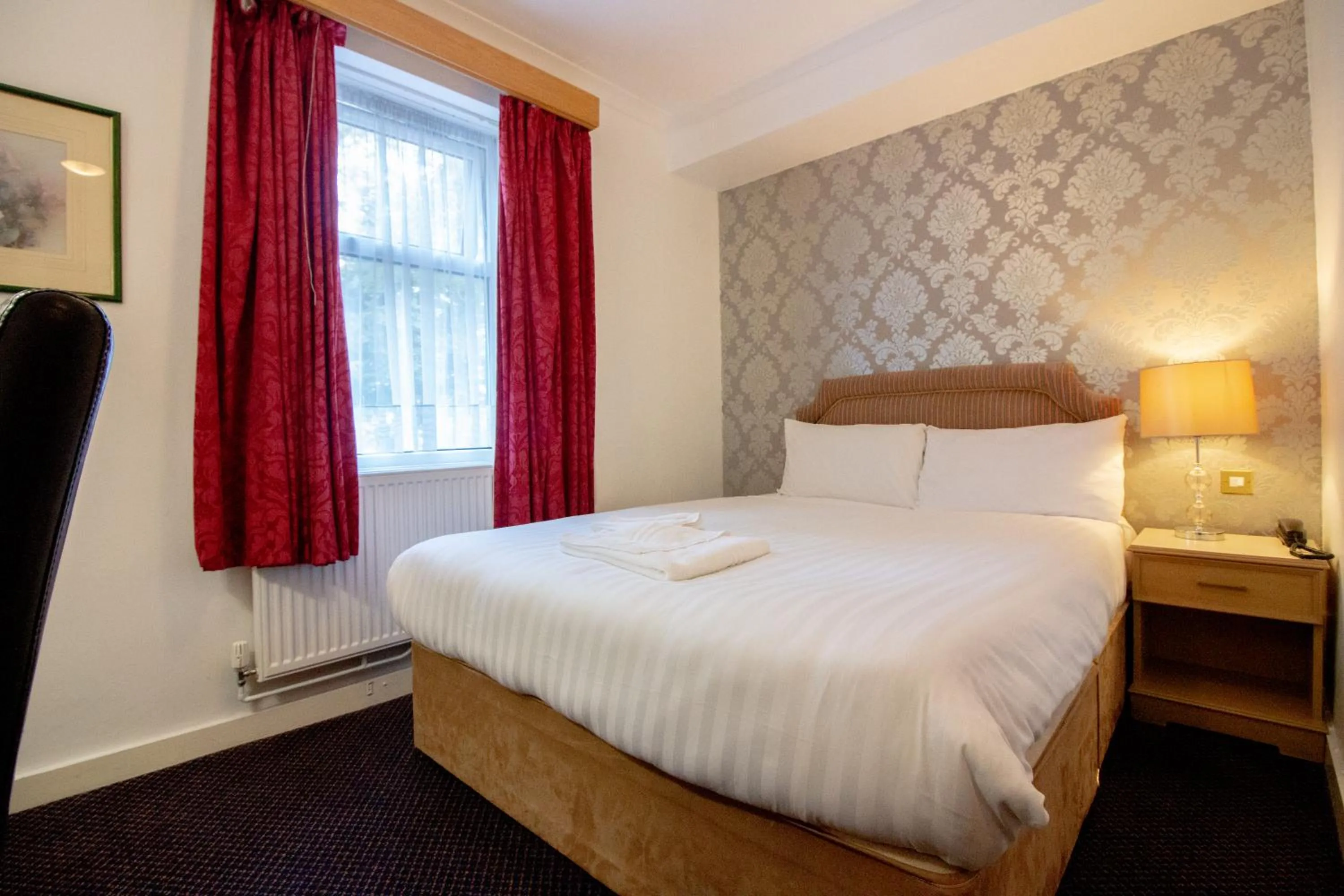 Bedroom, Bed in Westone Manor Hotel