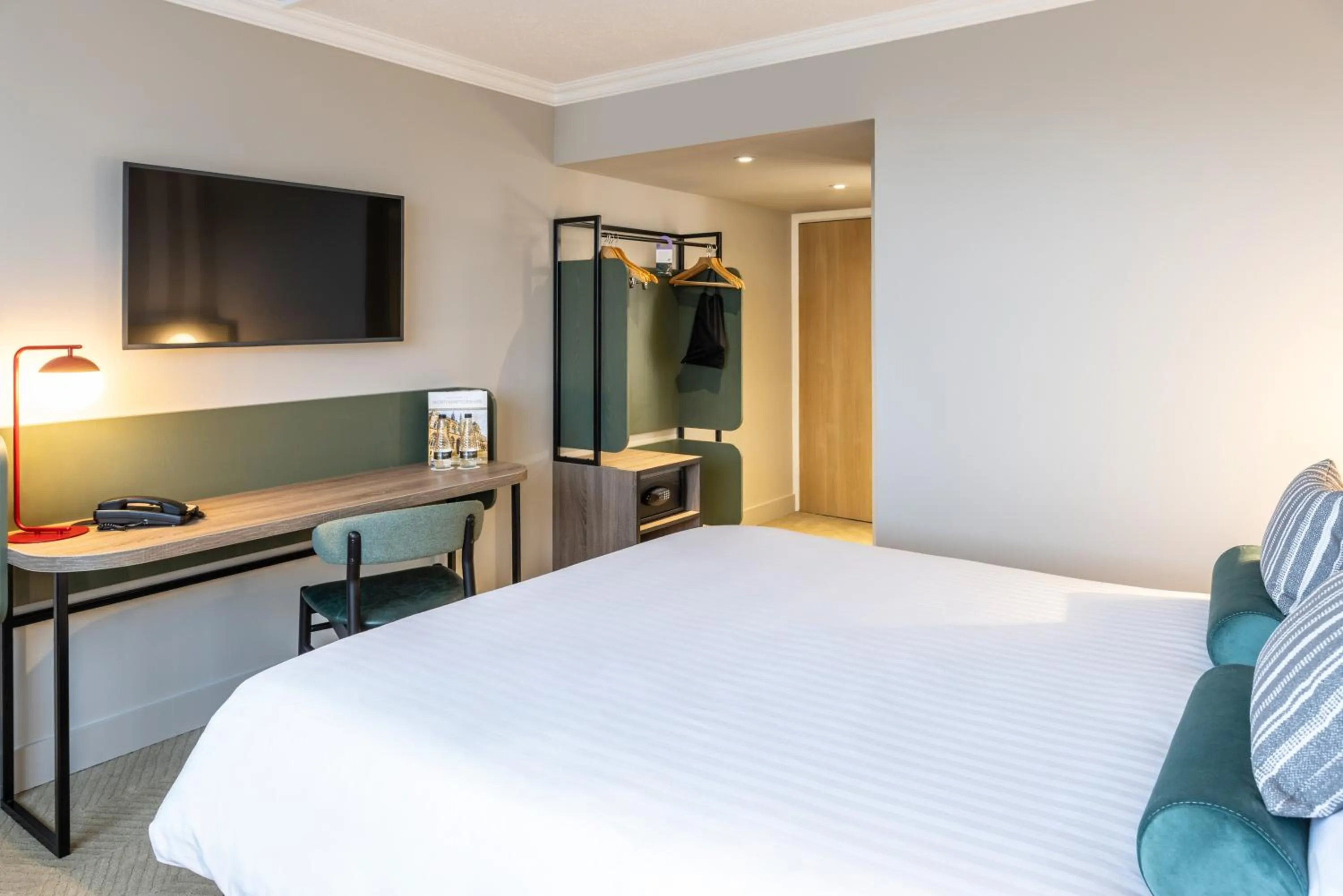 Bedroom, Bed in Mercure Northampton