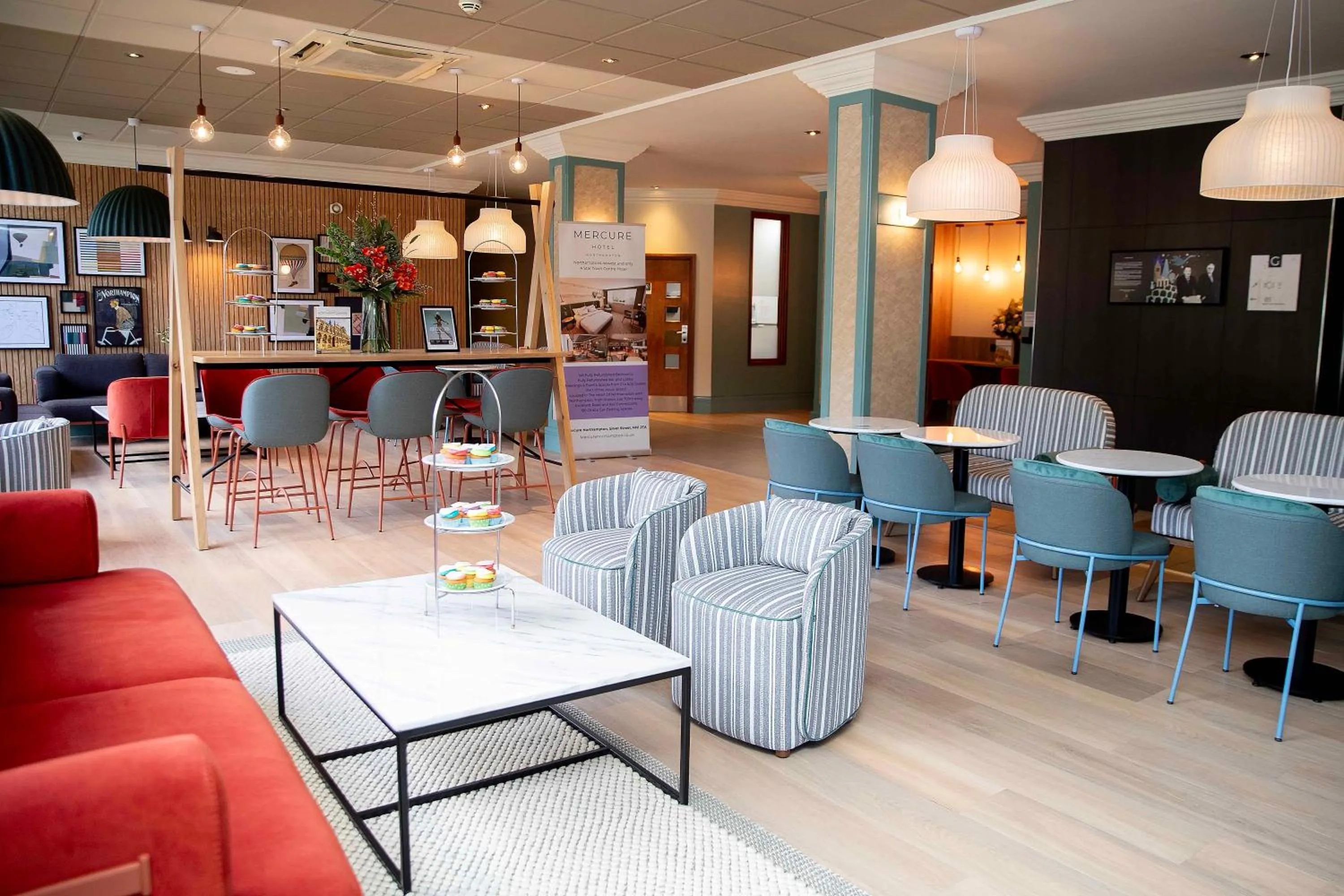 Lounge or bar in Mercure Northampton