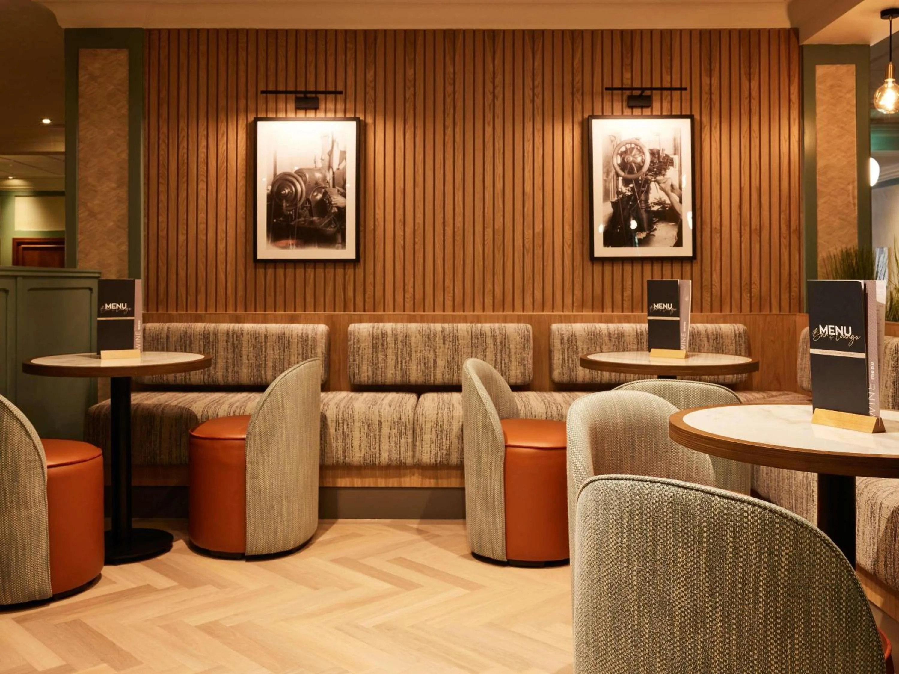 Lounge or bar in Mercure Northampton