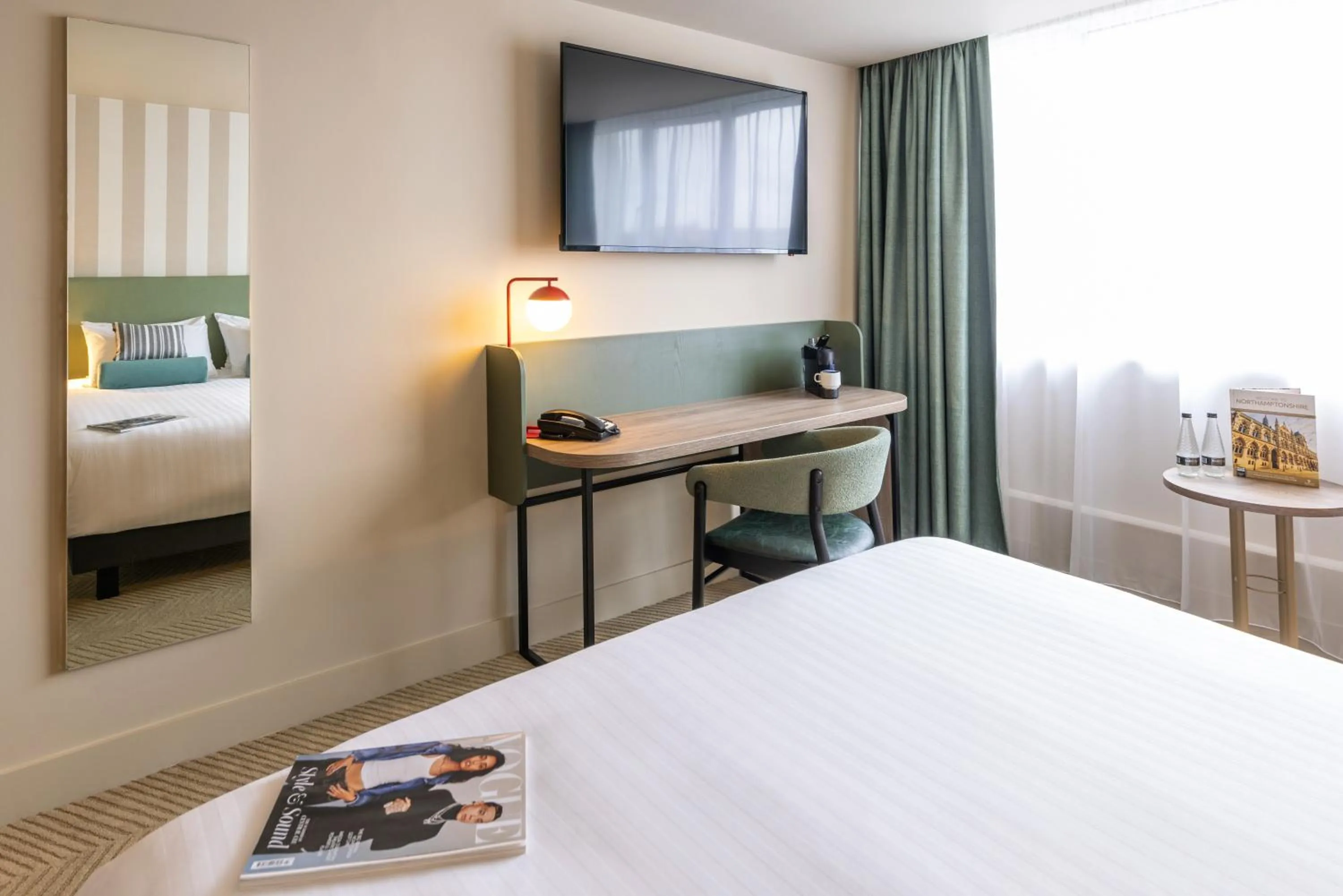 Bedroom, Bed in Mercure Northampton