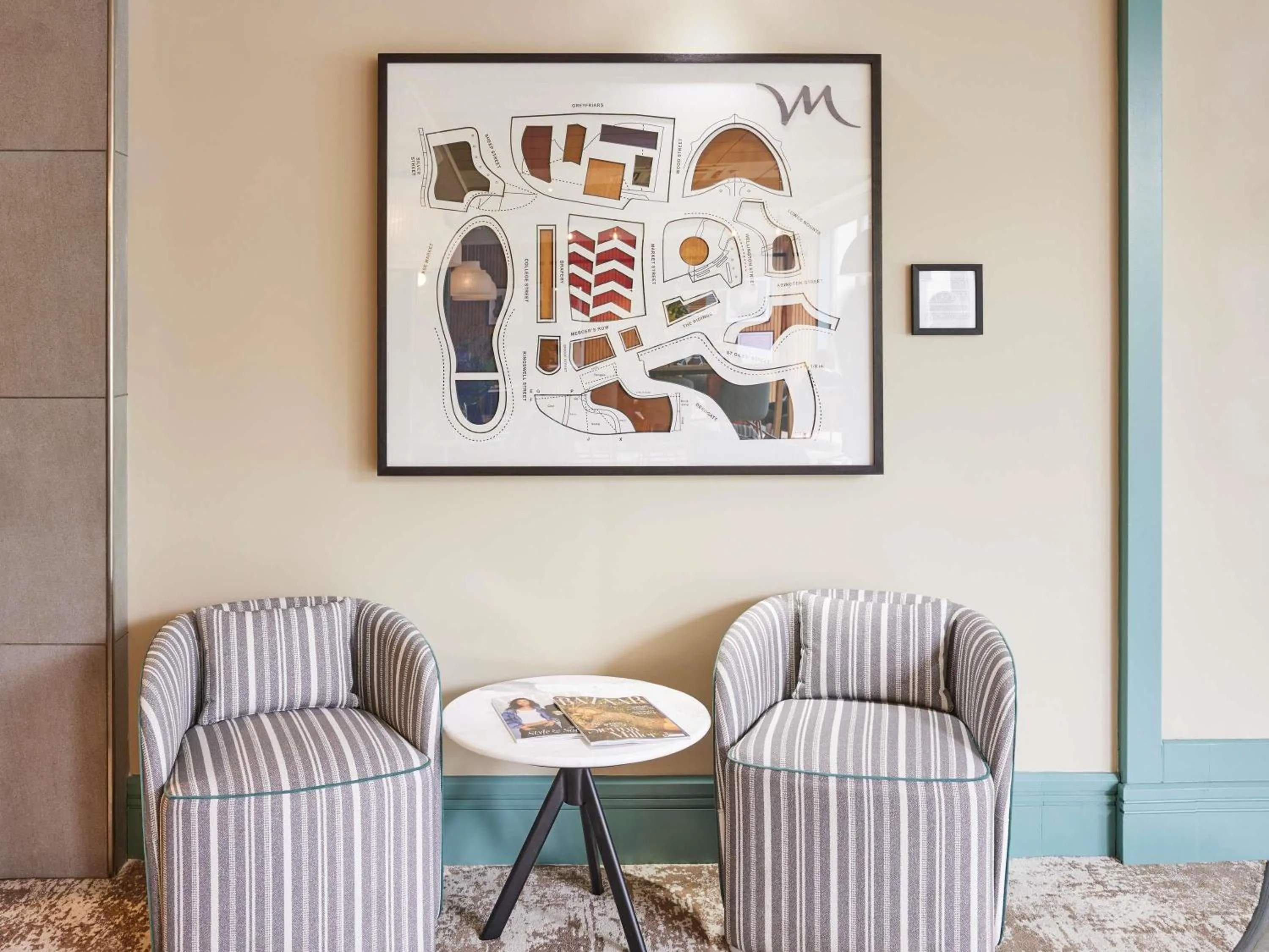 Lounge or bar in Mercure Northampton