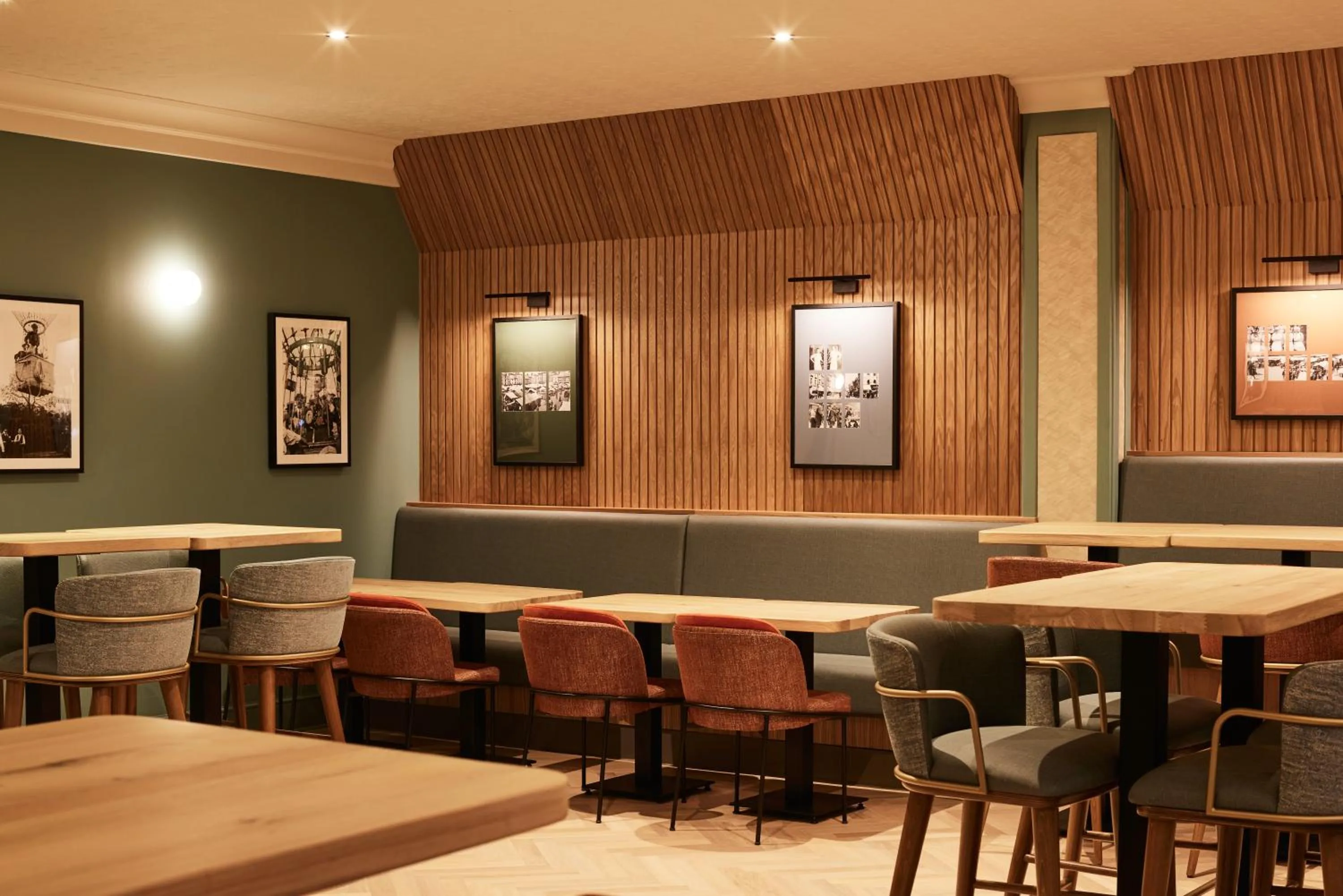 Lounge or bar in Mercure Northampton