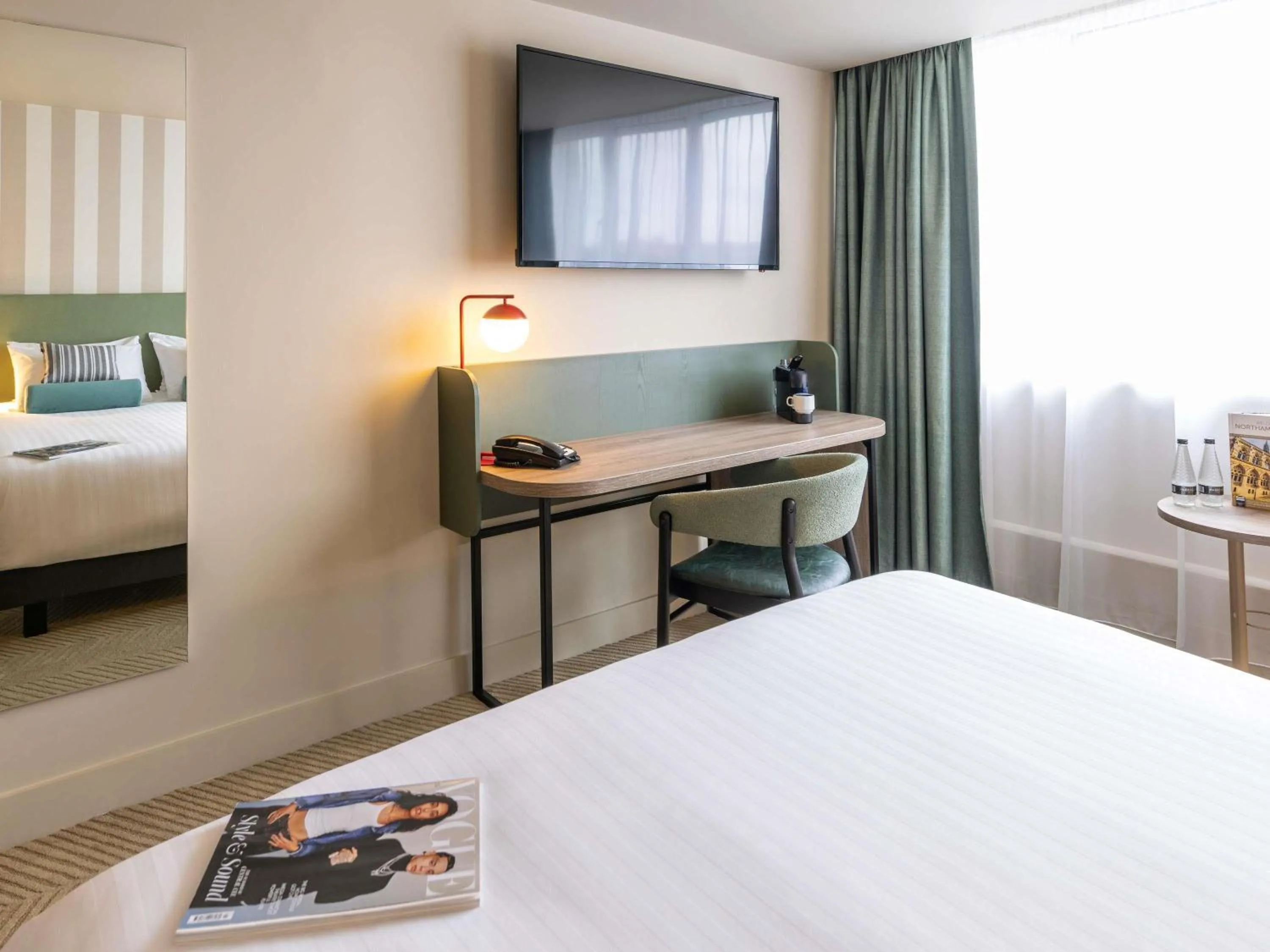 Bedroom, Bed in Mercure Northampton