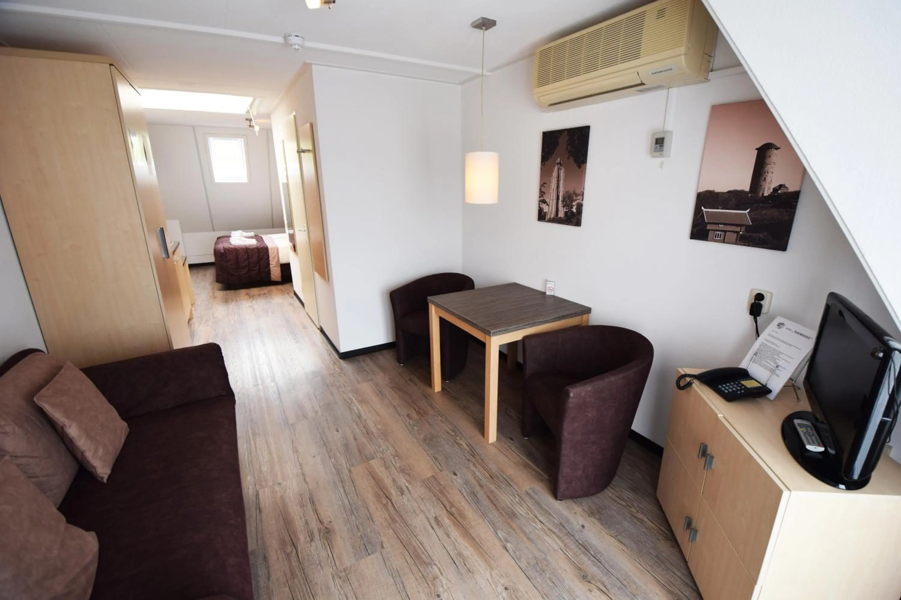 Living room, Bed in Hotel Noordzee