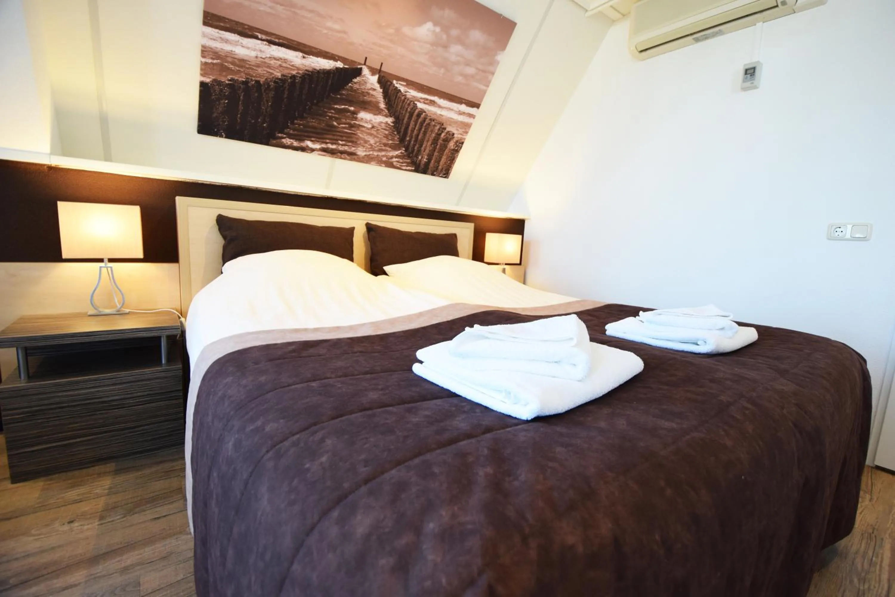 bunk bed, Bed in Hotel Noordzee