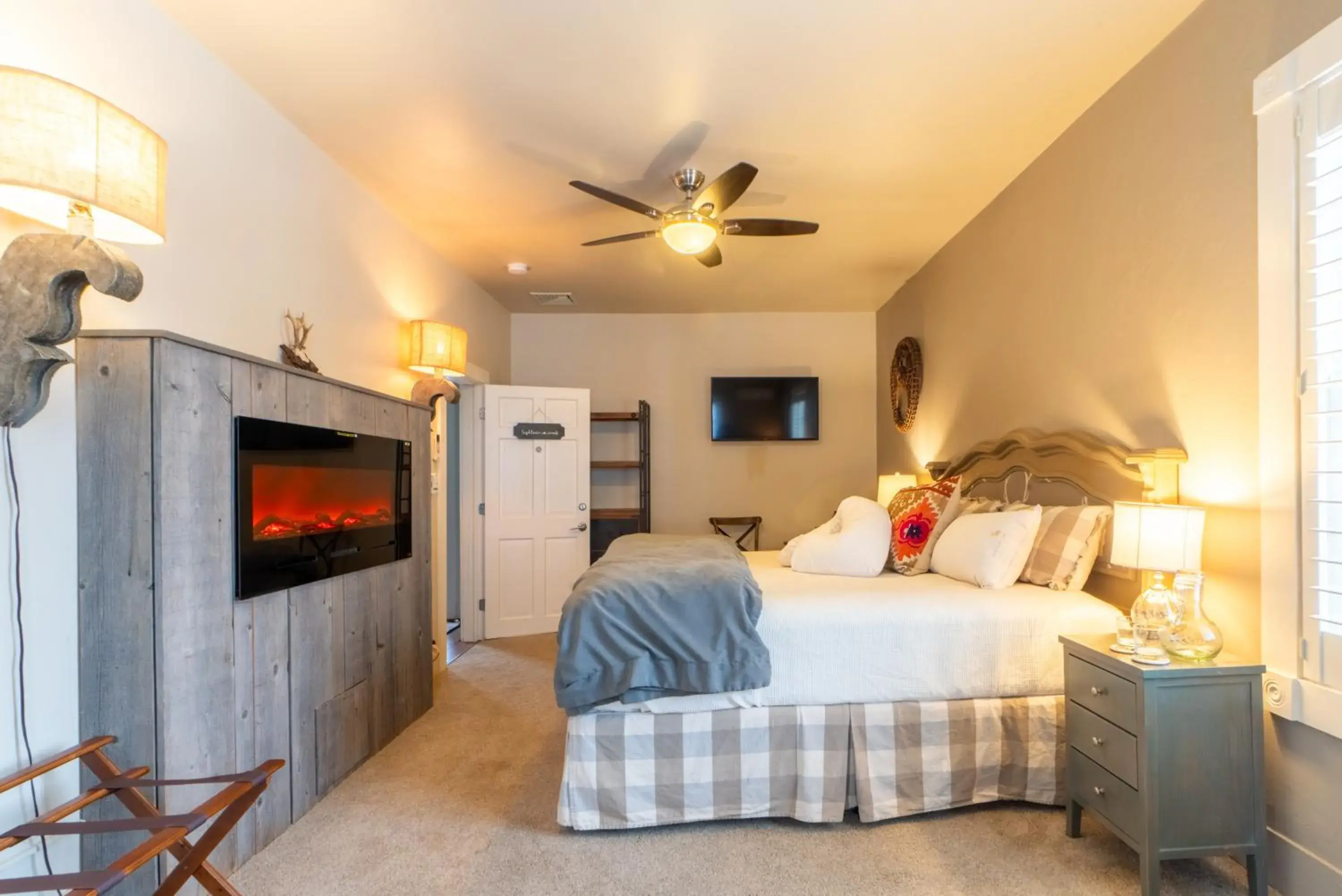 King Room with Spa Bath in Antlers on the Creek Bed & Breakfast King Room with Spa Bath in Antlers on the Creek Bed & Breakfast