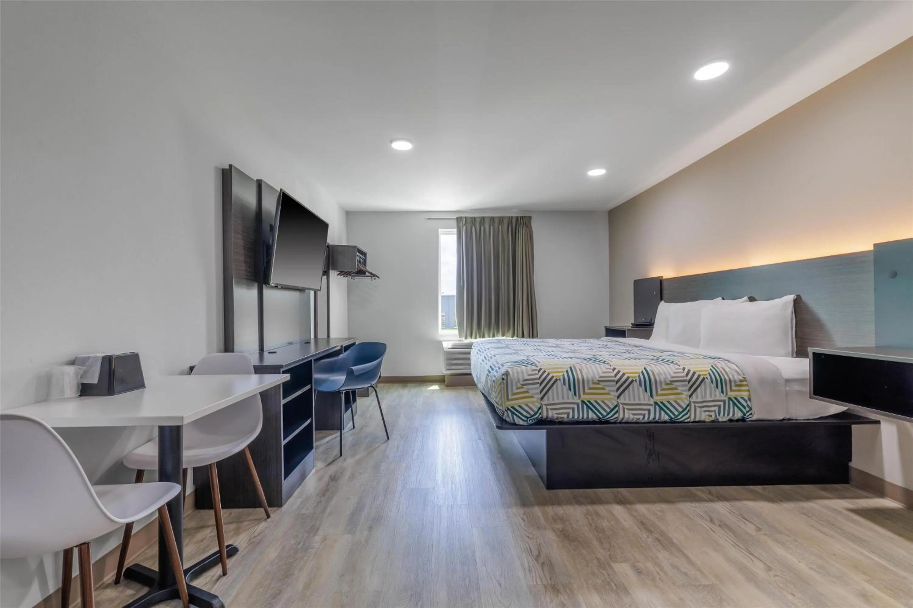 Bedroom in Motel 6 Gonzales, LA Baton Rouge Geismar Prairieville I 10