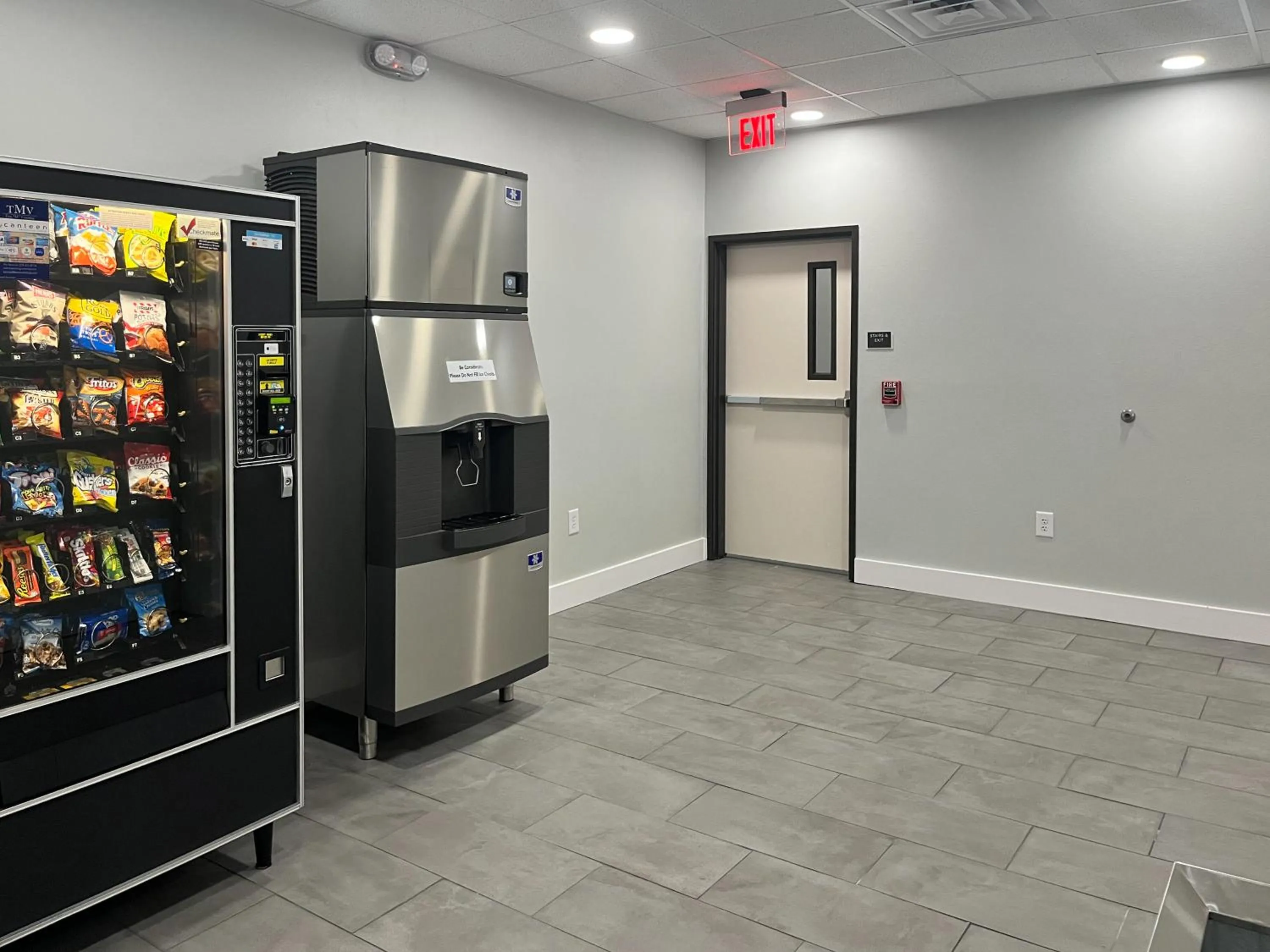 vending machine in Studio 6 Gonzales, LA Baton Rouge Geismar Prairieville I 10