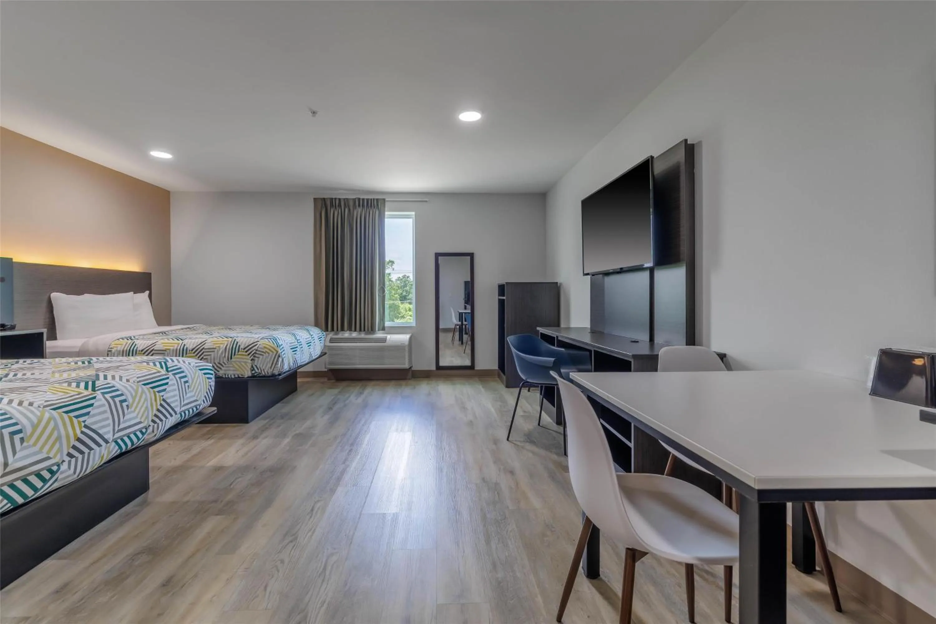 Photo of the whole room, Bed in Studio 6 Gonzales, LA Baton Rouge Geismar Prairieville I 10