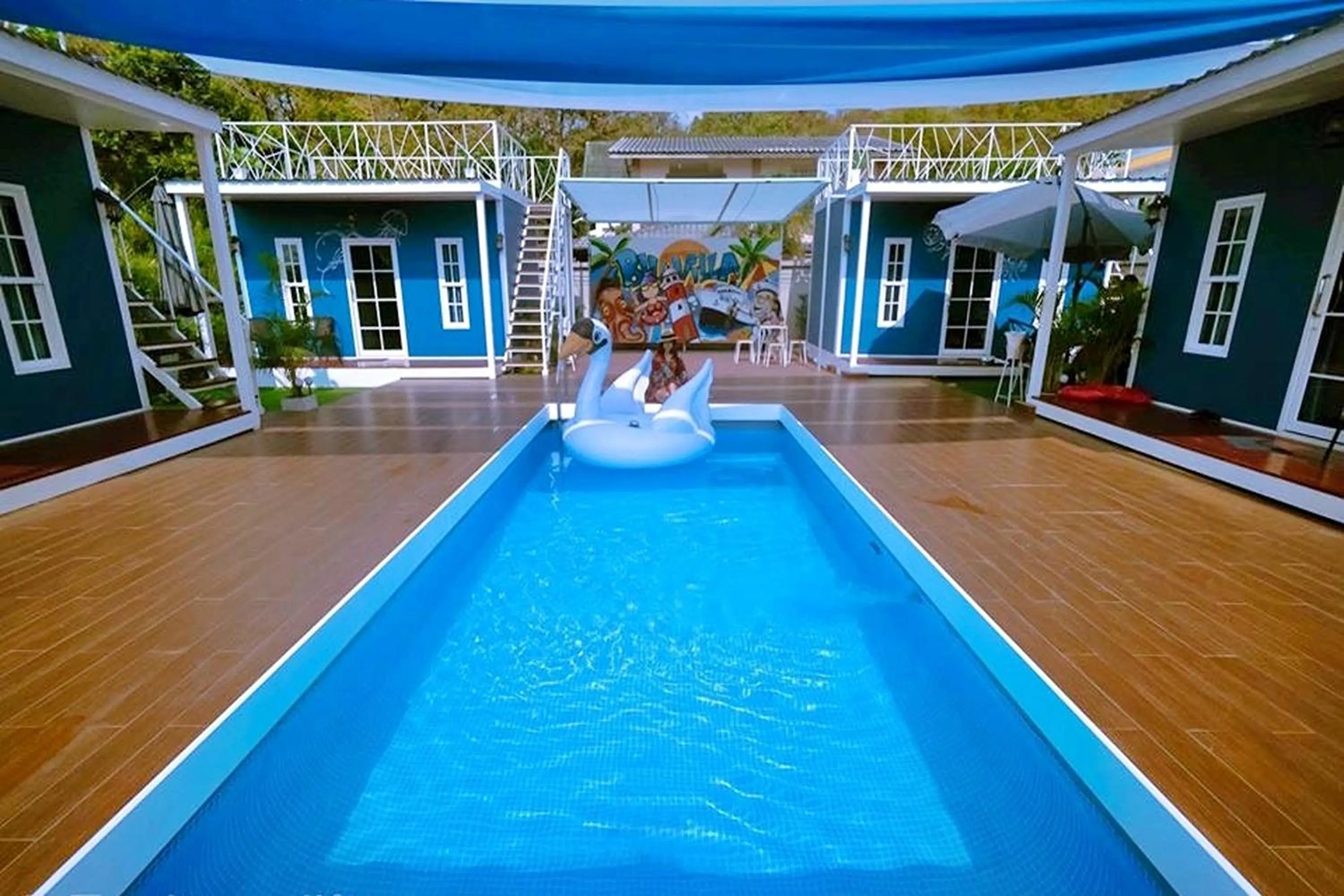 Swimming pool in Bluvilla Sattahip