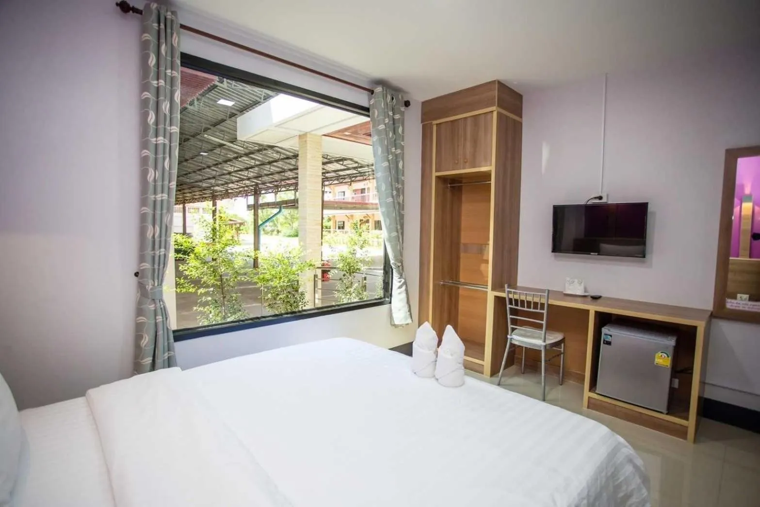 Bedroom, Bed in Nakarin Hotel