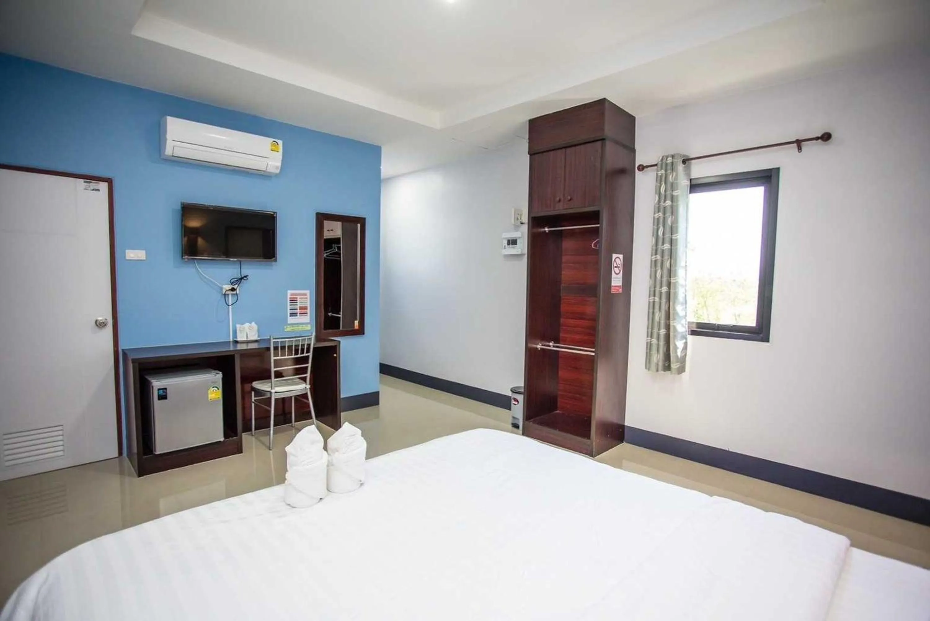 Photo of the whole room, Bed in Nakarin Hotel