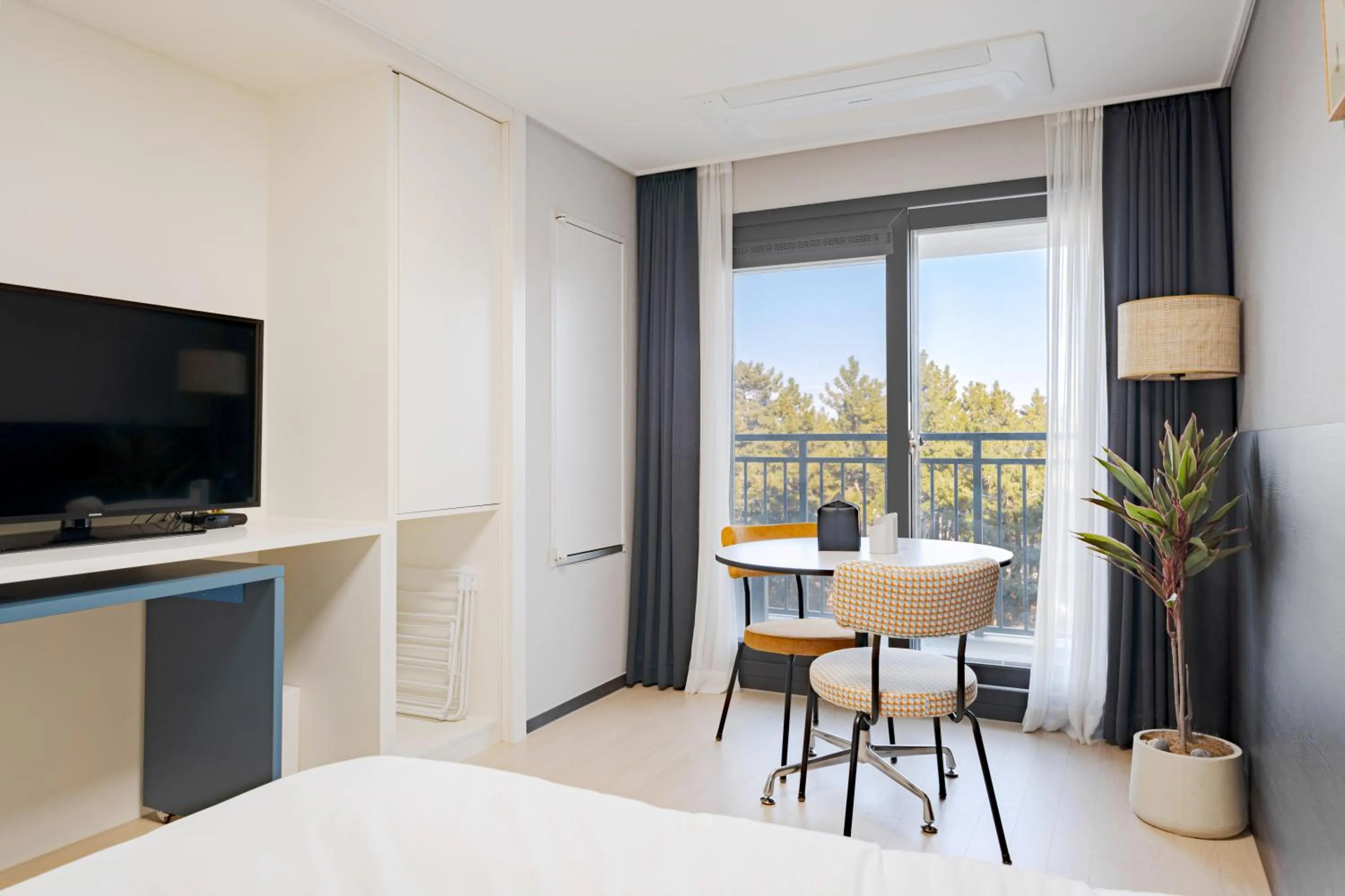 Photo of the whole room in Urbanstay Sokcho Beach AB