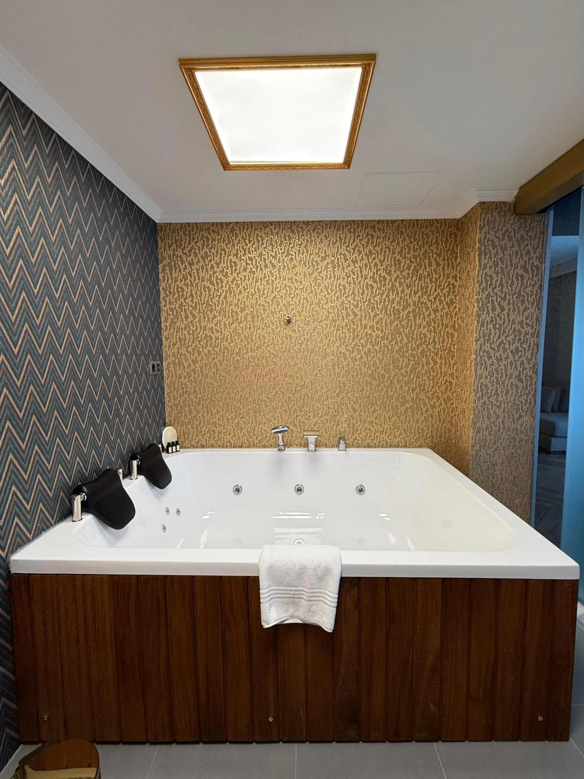 Hot Tub in The Yalı Konak Hotel İzmir