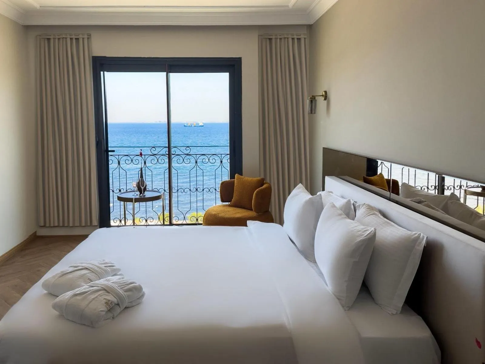 Sea view, Bed in The Yalı Konak Hotel İzmir