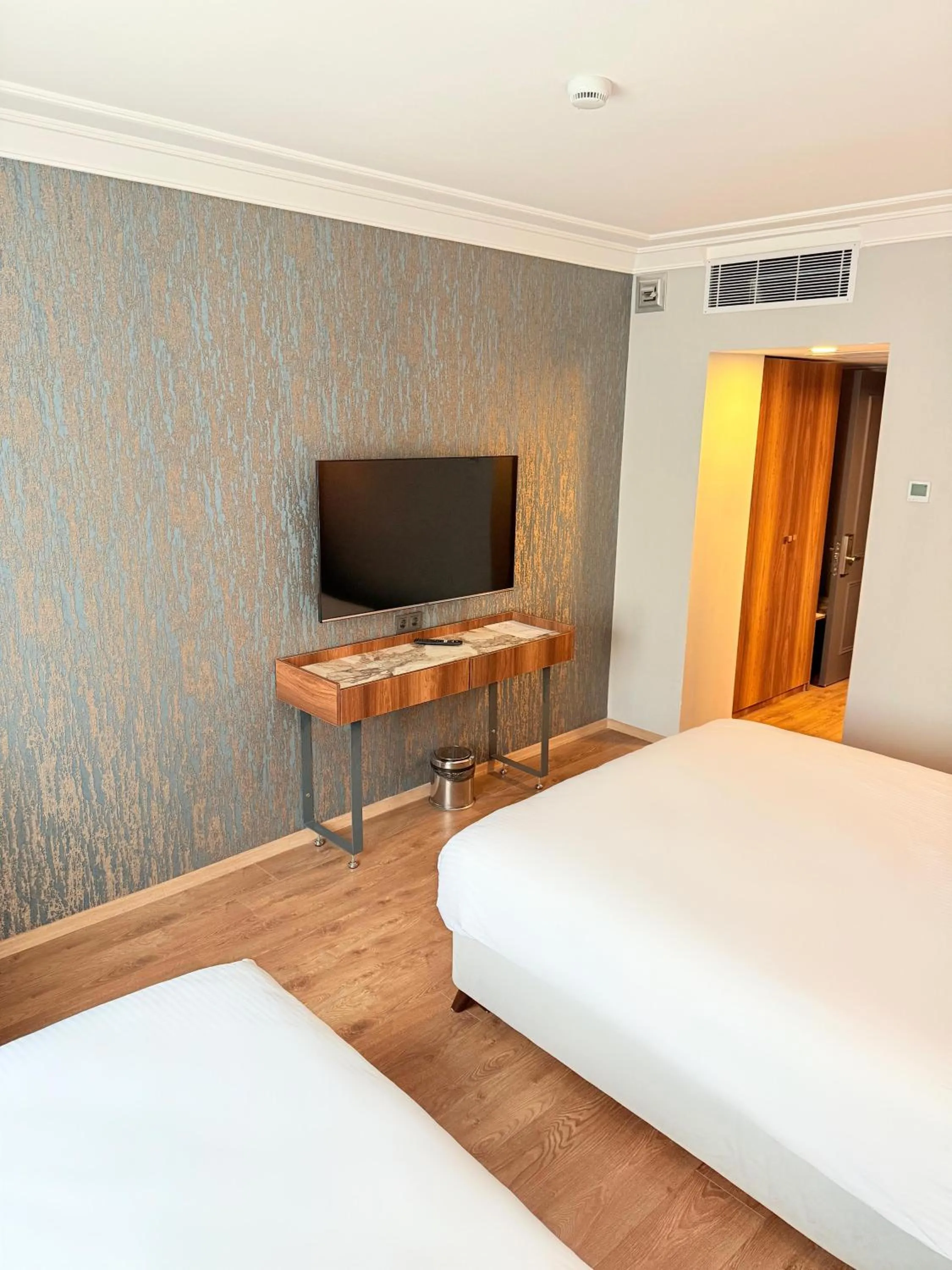 TV and multimedia, Bed in The Yalı Konak Hotel İzmir