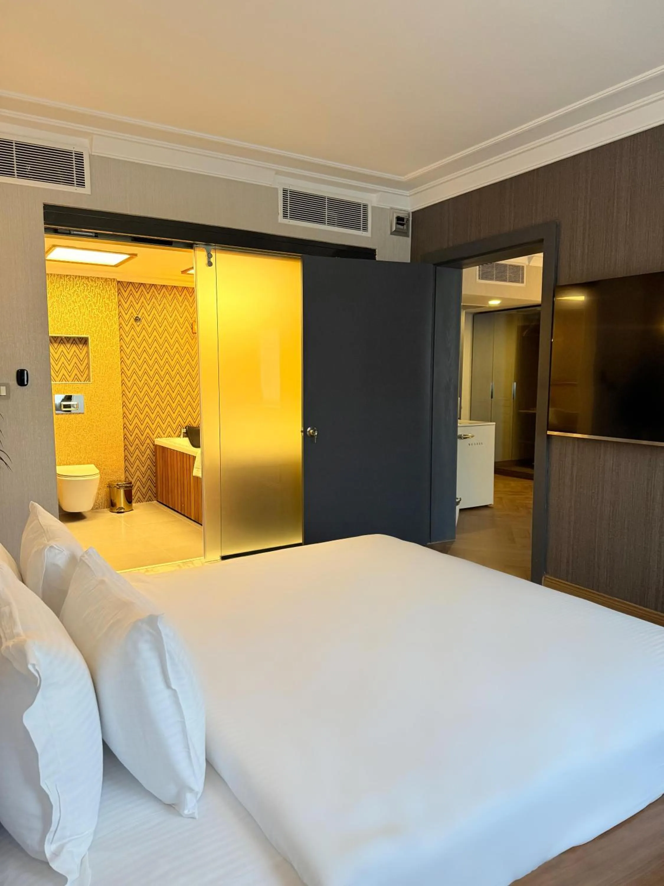 Bedroom, Bed in The Yalı Konak Hotel İzmir