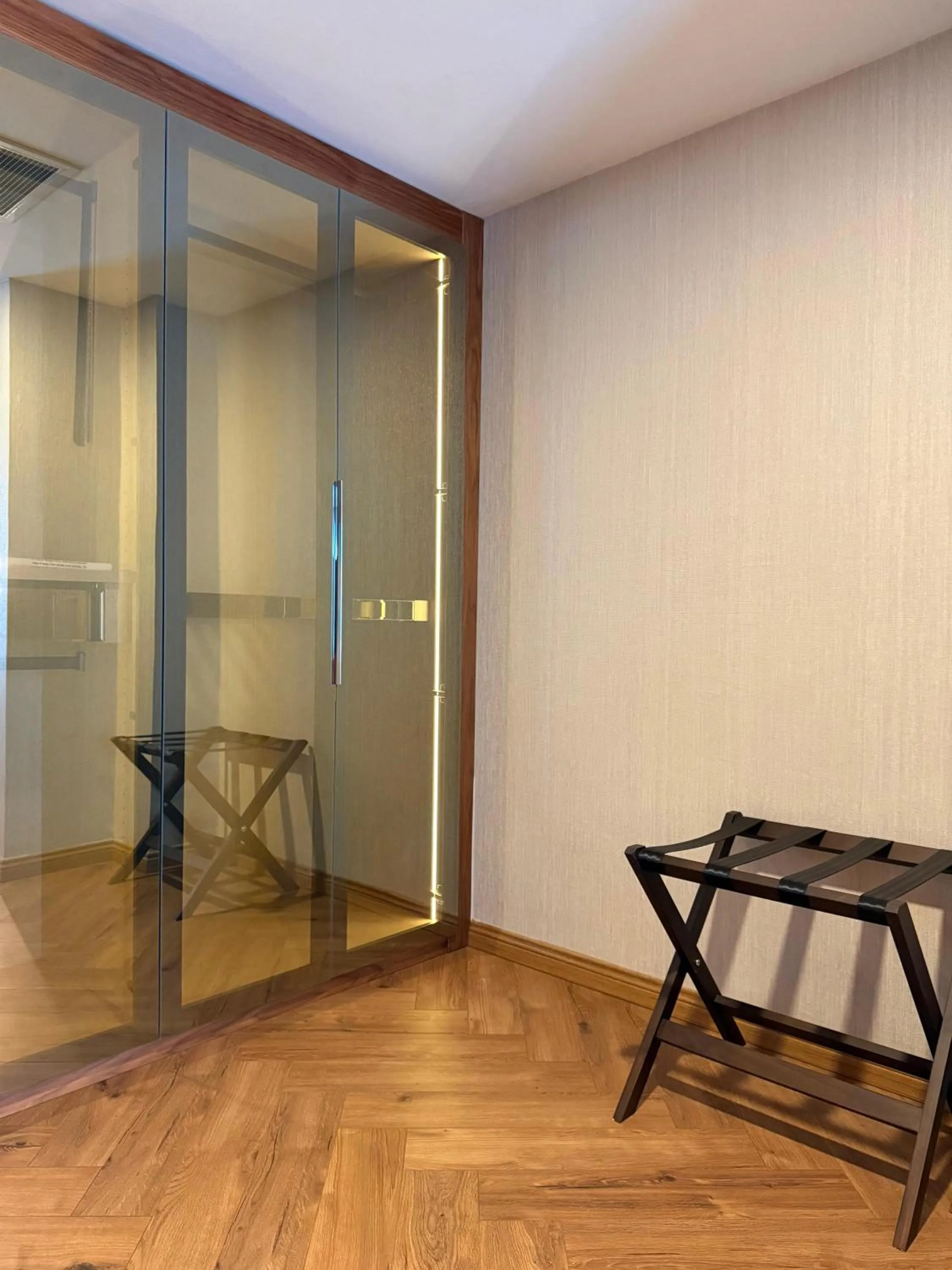 wardrobe in The Yalı Konak Hotel İzmir