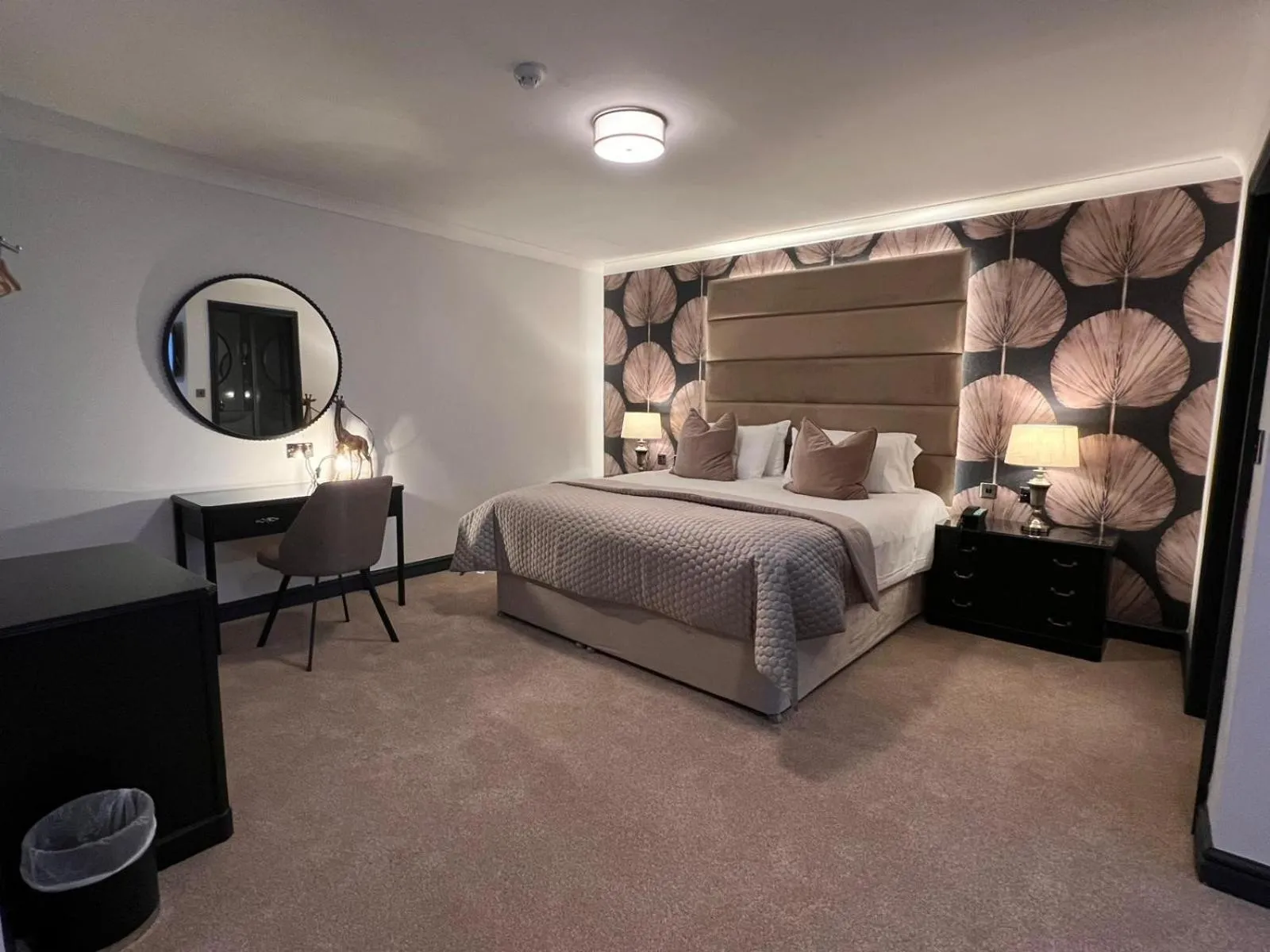 Bedroom, Bed in The Diplomat Hotel Restaurant & Spa