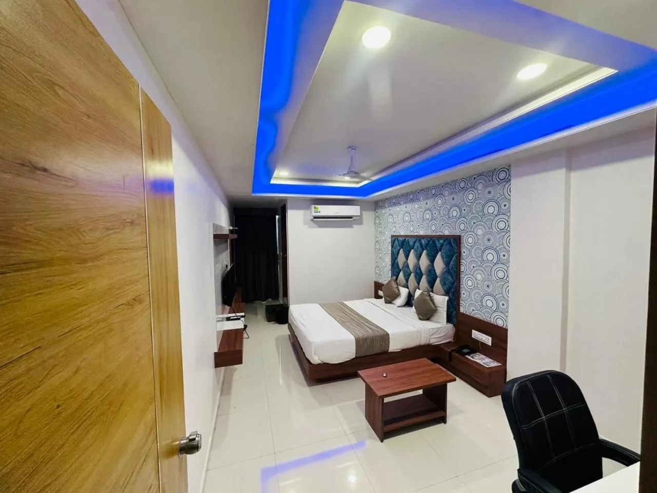 Bed in HOTEL GREEEN LEAF