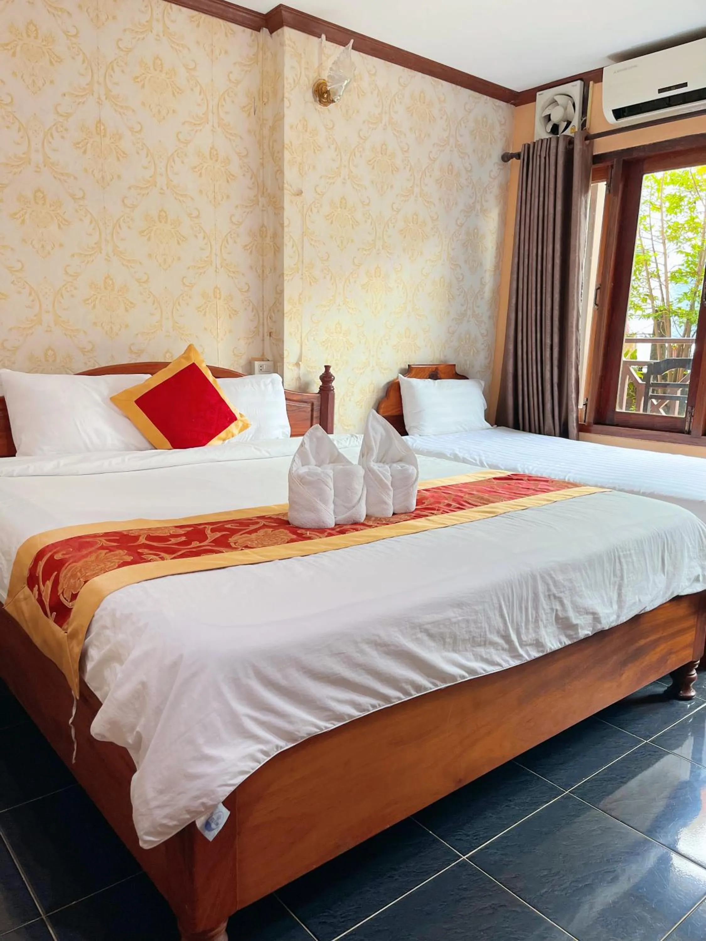 Bed in Vangvieng Sisavang Mountain View Hotel