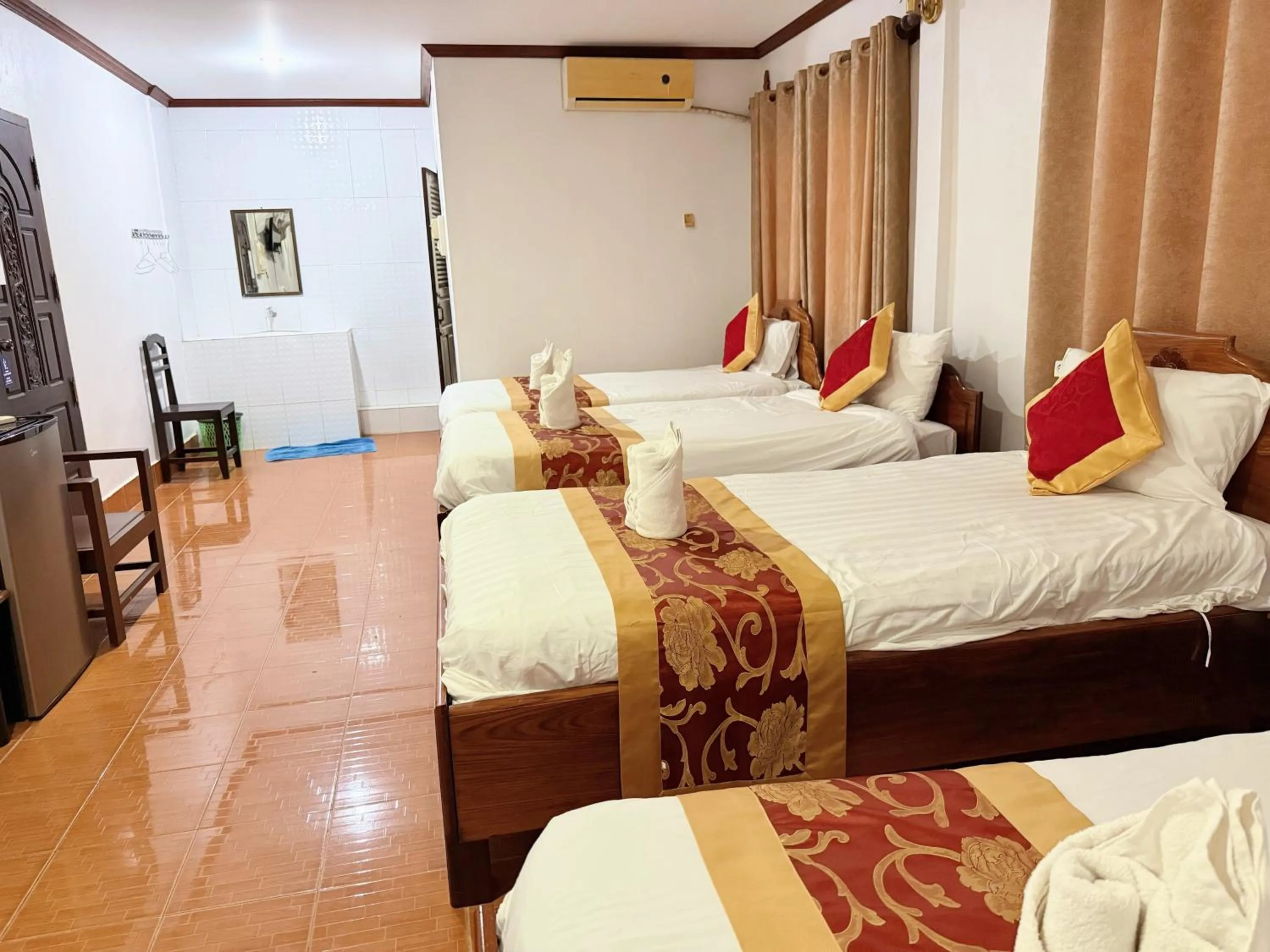 Bed in Vangvieng Sisavang Mountain View Hotel