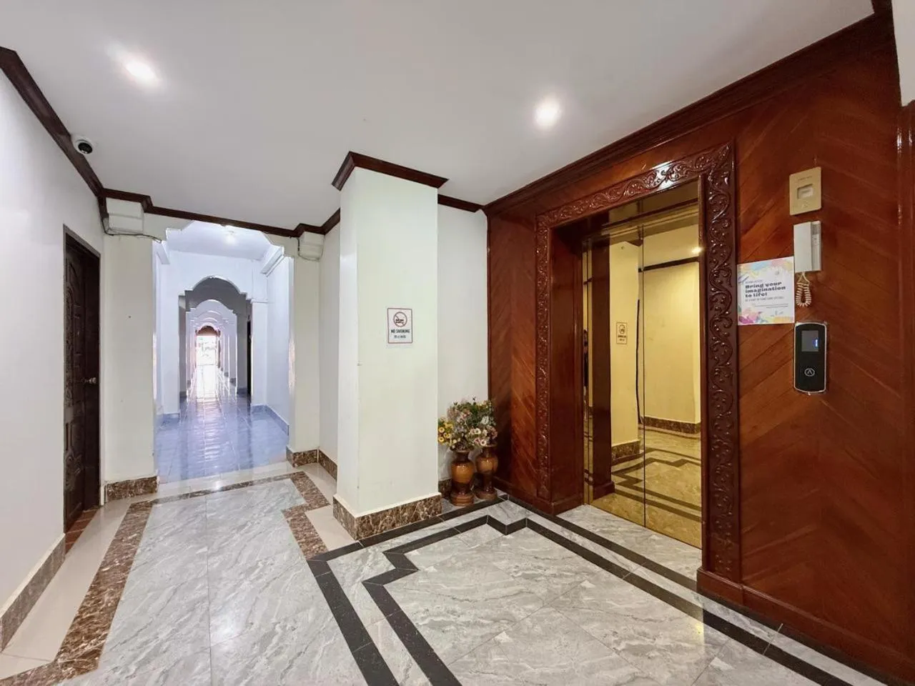 elevator in Vangvieng Sisavang Mountain View Hotel