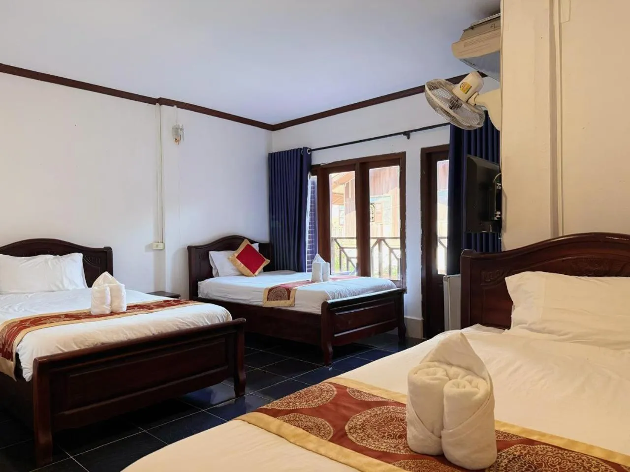 Bed in Vangvieng Sisavang Mountain View Hotel