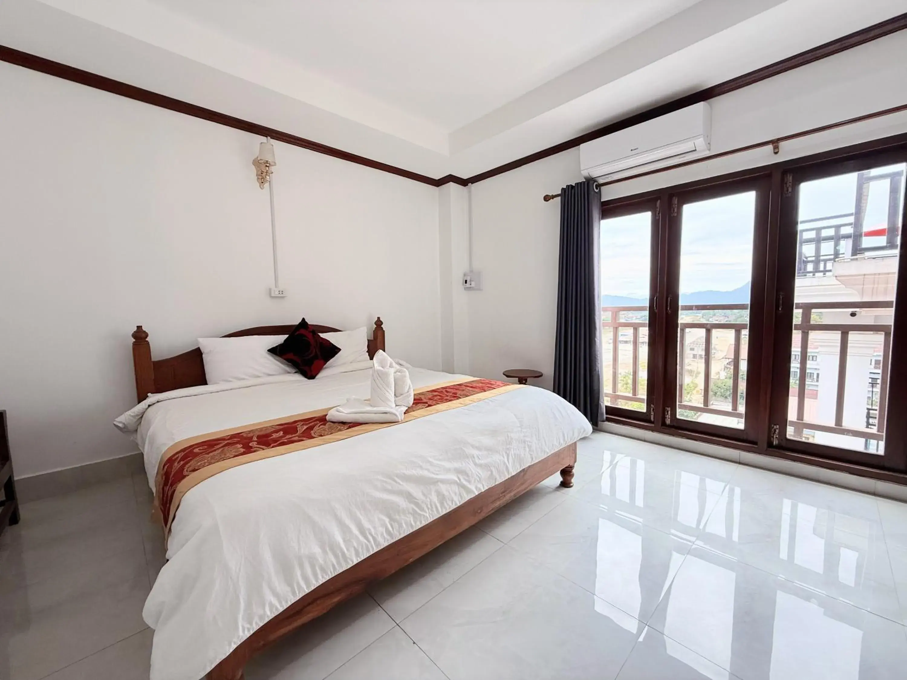Double or Twin Room with View in Vangvieng Sisavang Mountain View Hotel Double or Twin Room with View in Vangvieng Sisavang Mountain View Hotel