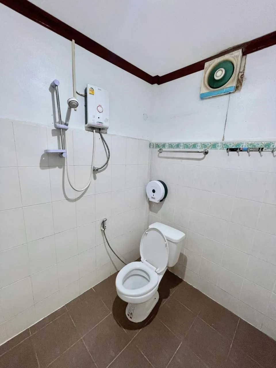 Shower in Vangvieng Sisavang Mountain View Hotel