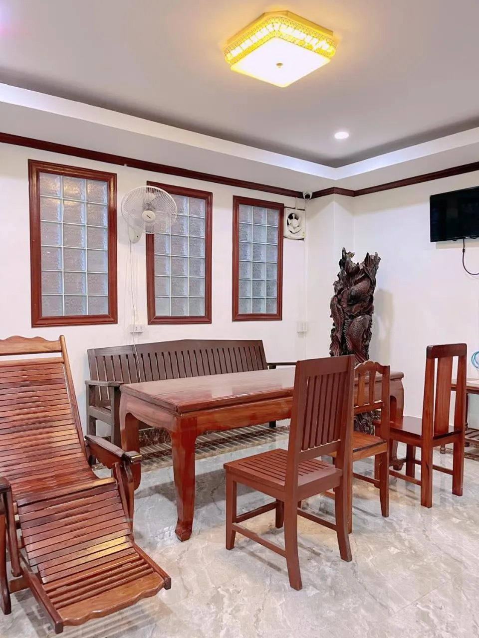 Communal lounge/ TV room in Vangvieng Sisavang Mountain View Hotel