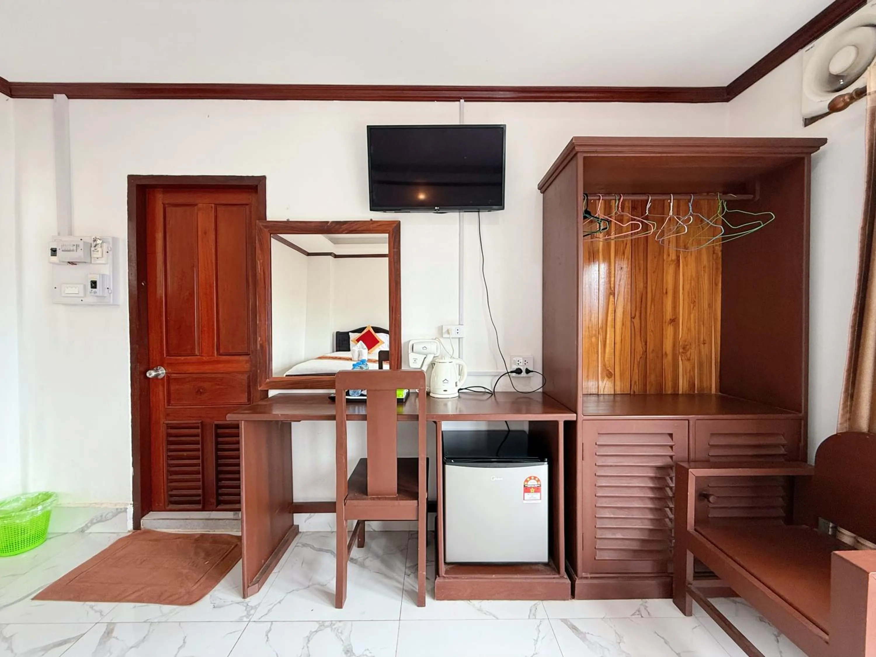 TV and multimedia in Vangvieng Sisavang Mountain View Hotel