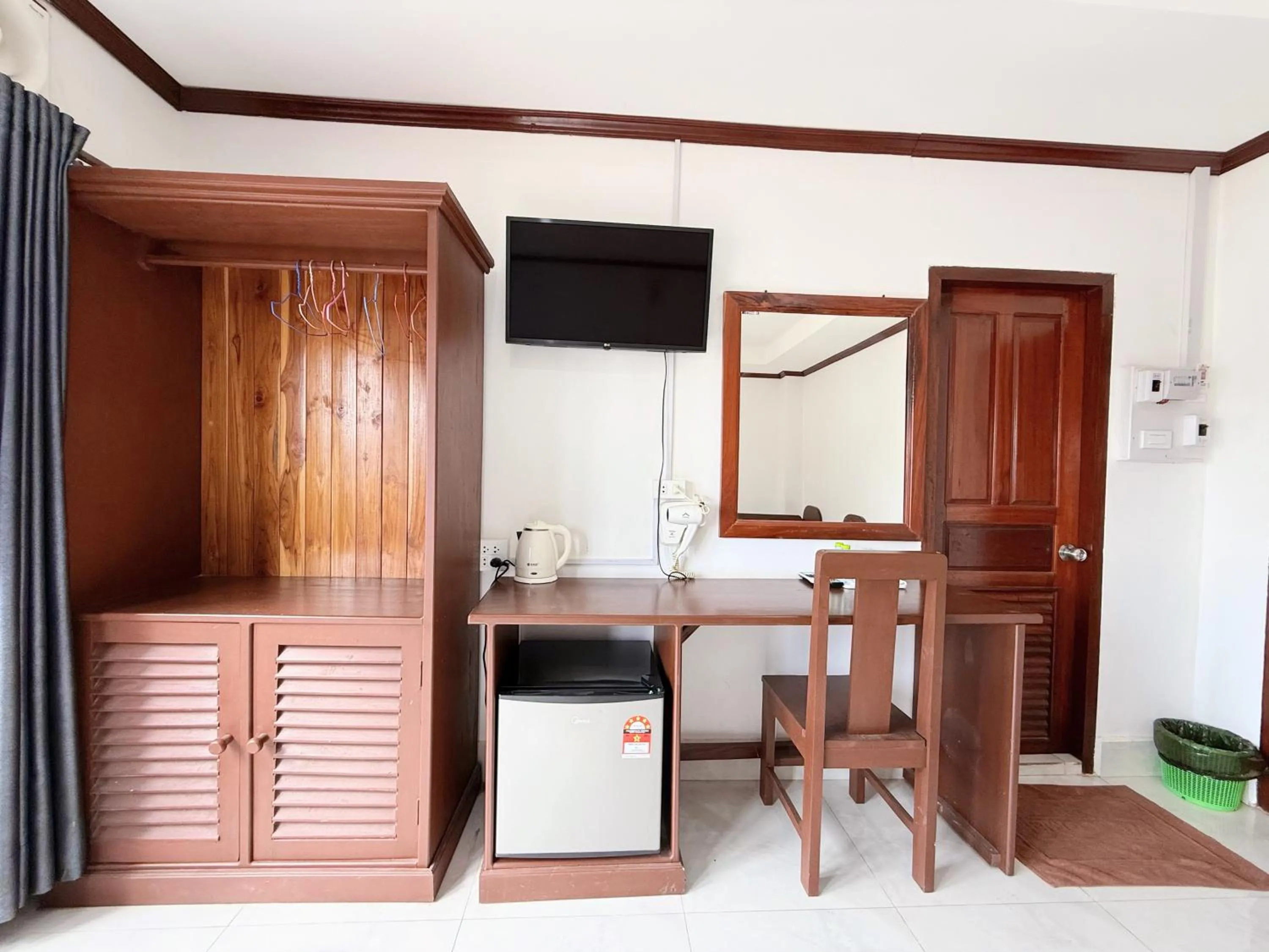 TV and multimedia in Vangvieng Sisavang Mountain View Hotel