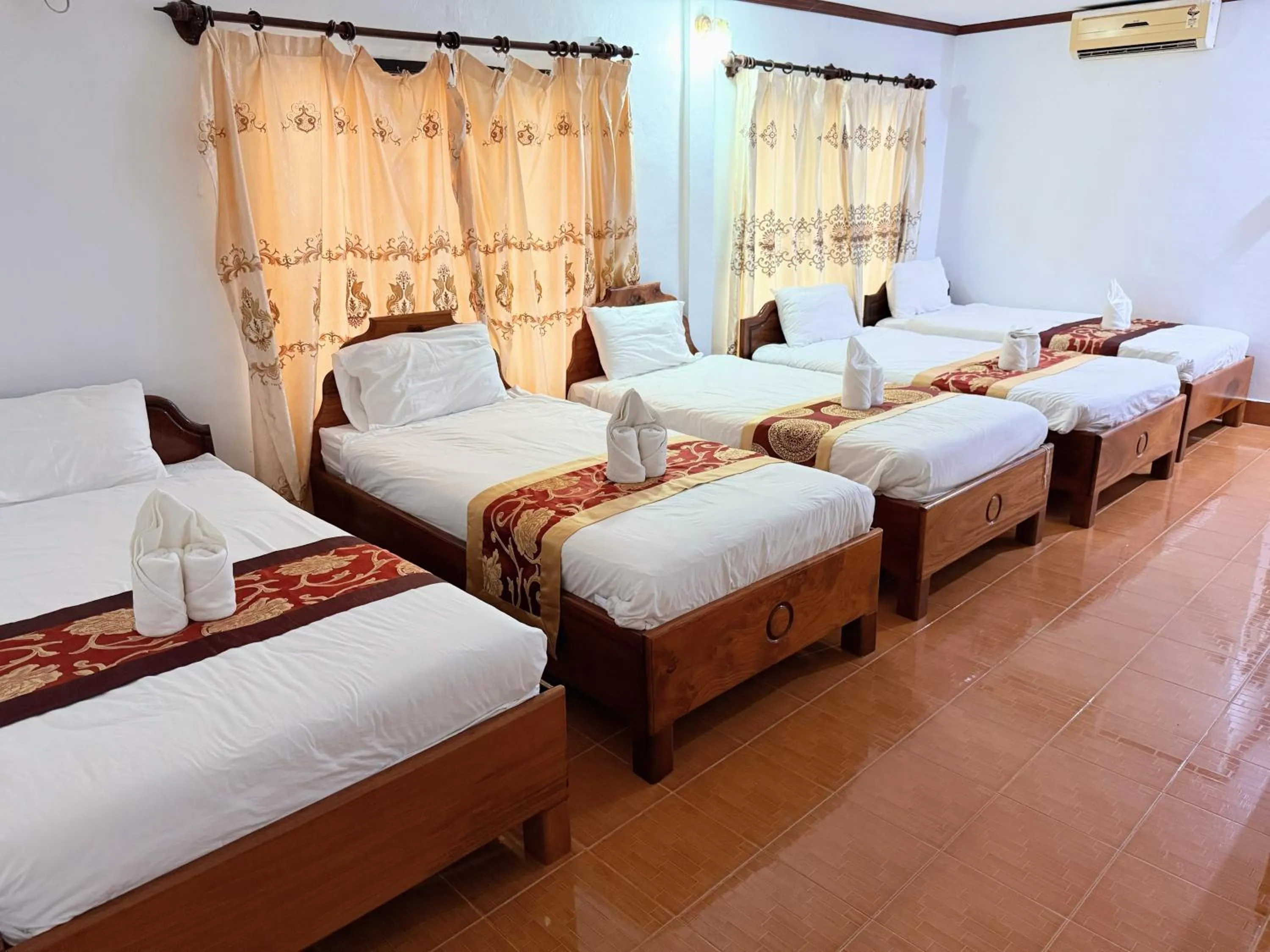 Bed in Vangvieng Sisavang Mountain View Hotel