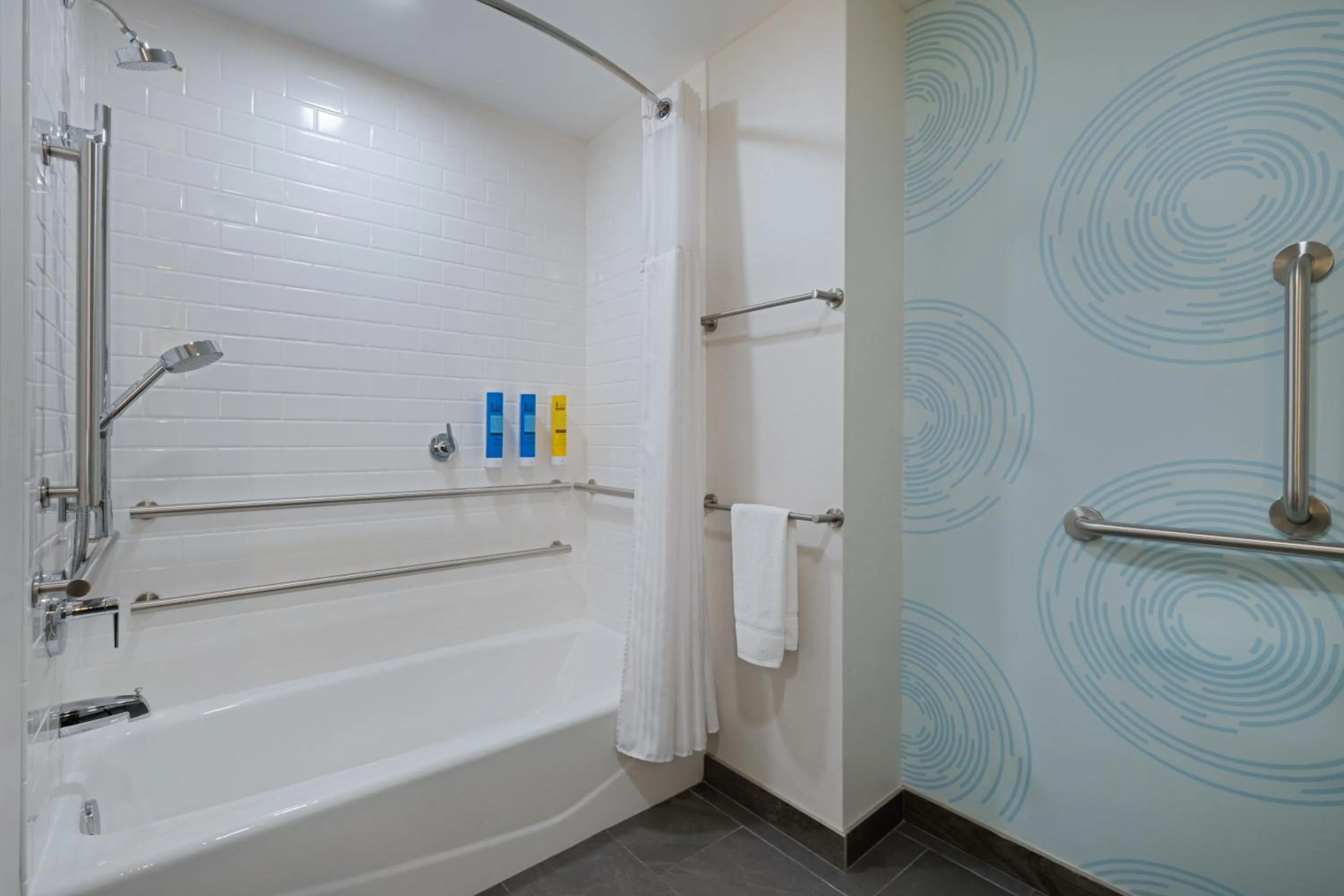 Shower in Tru By Hilton Miramar