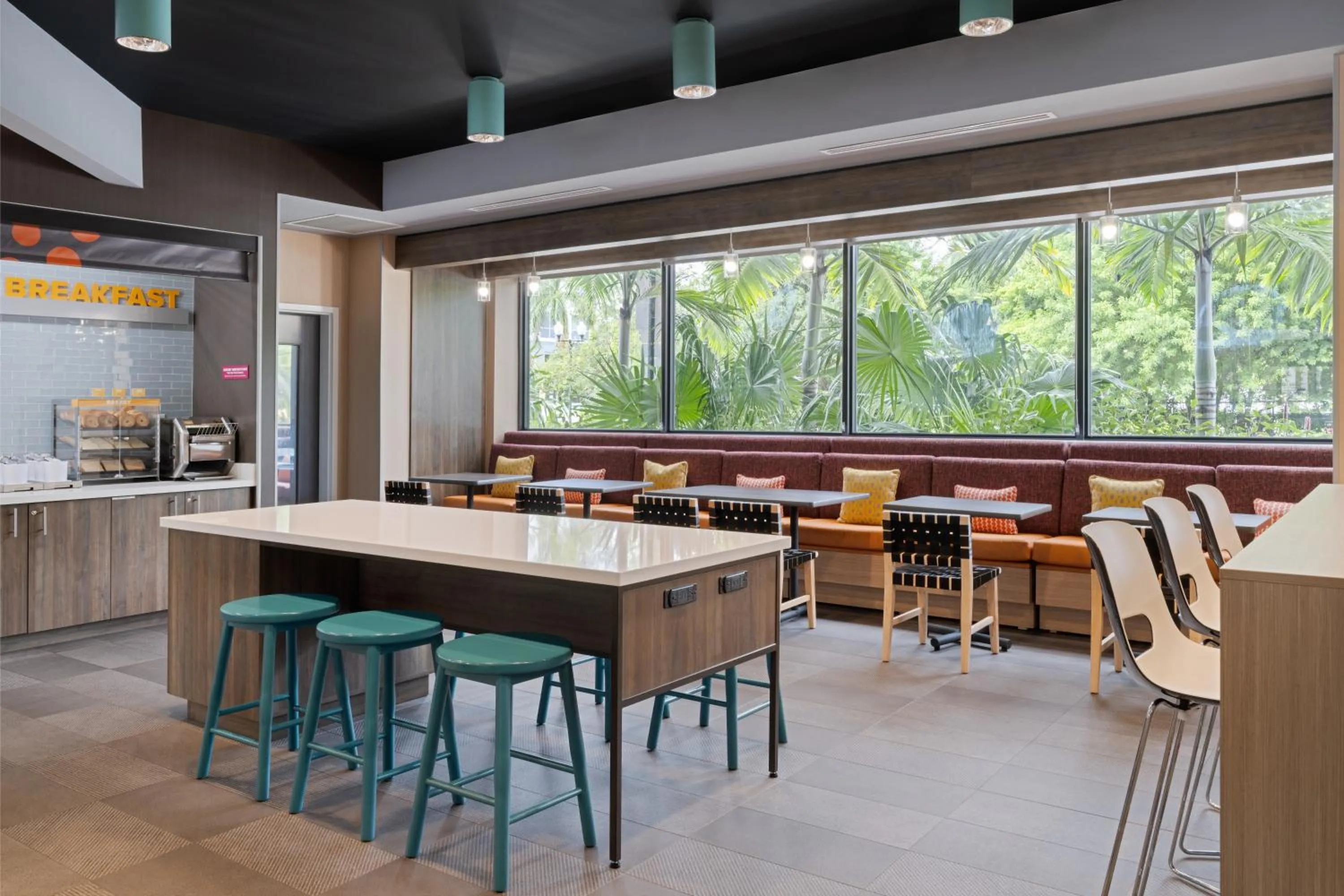 Lobby or reception in Tru By Hilton Miramar